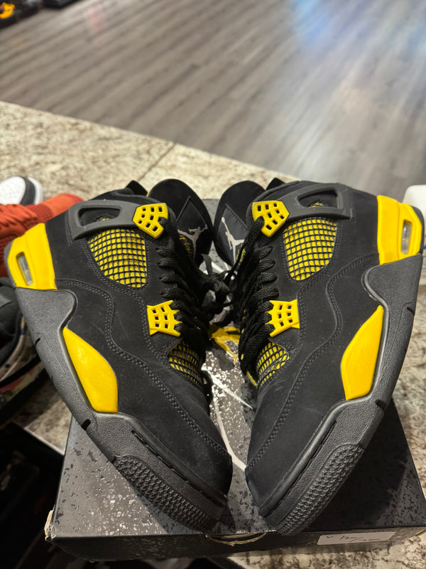 Jordan 4 Retro Thunder (2023)