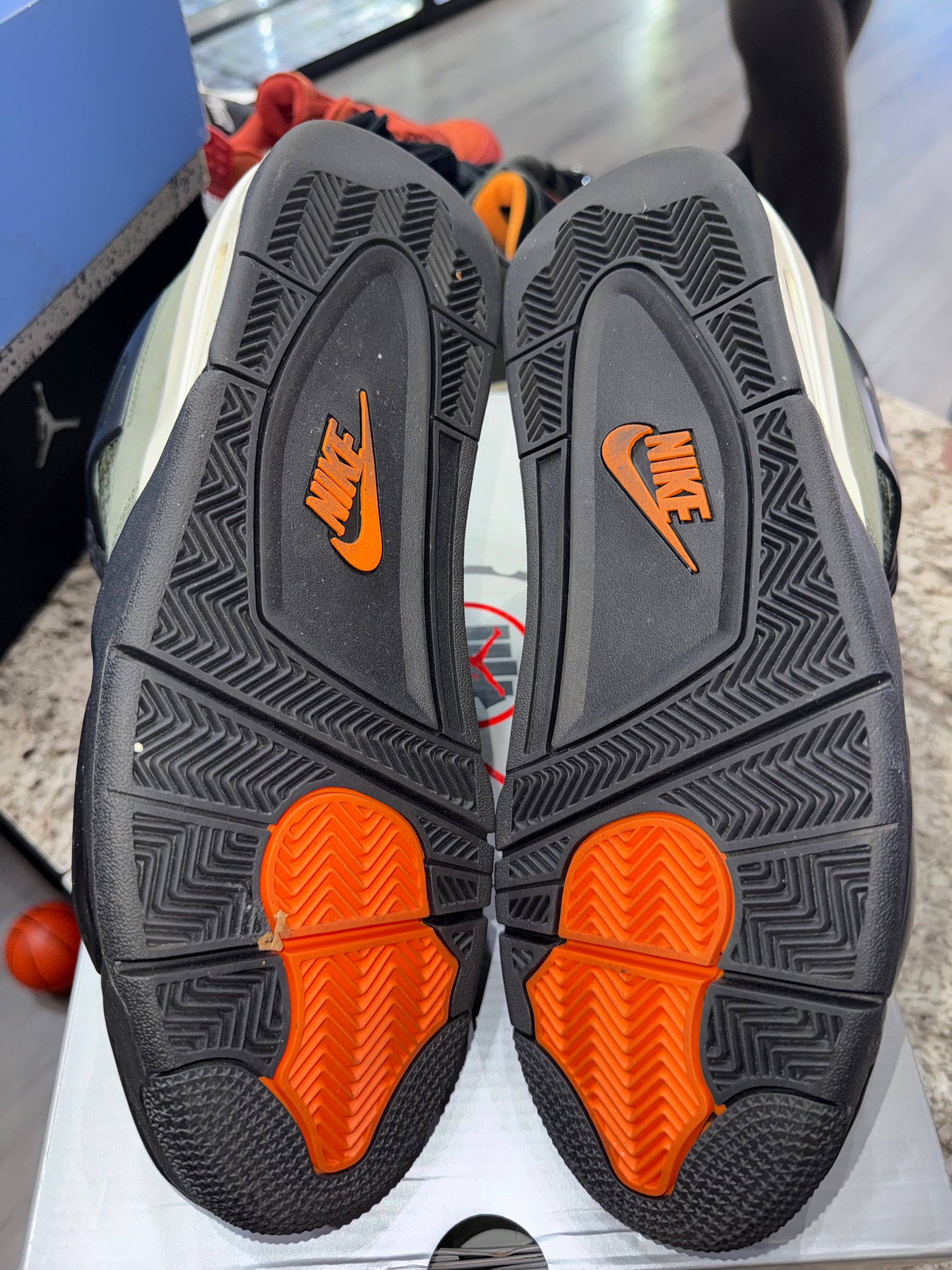 Jordan 4 Retro OG SP Undefeated (2025)