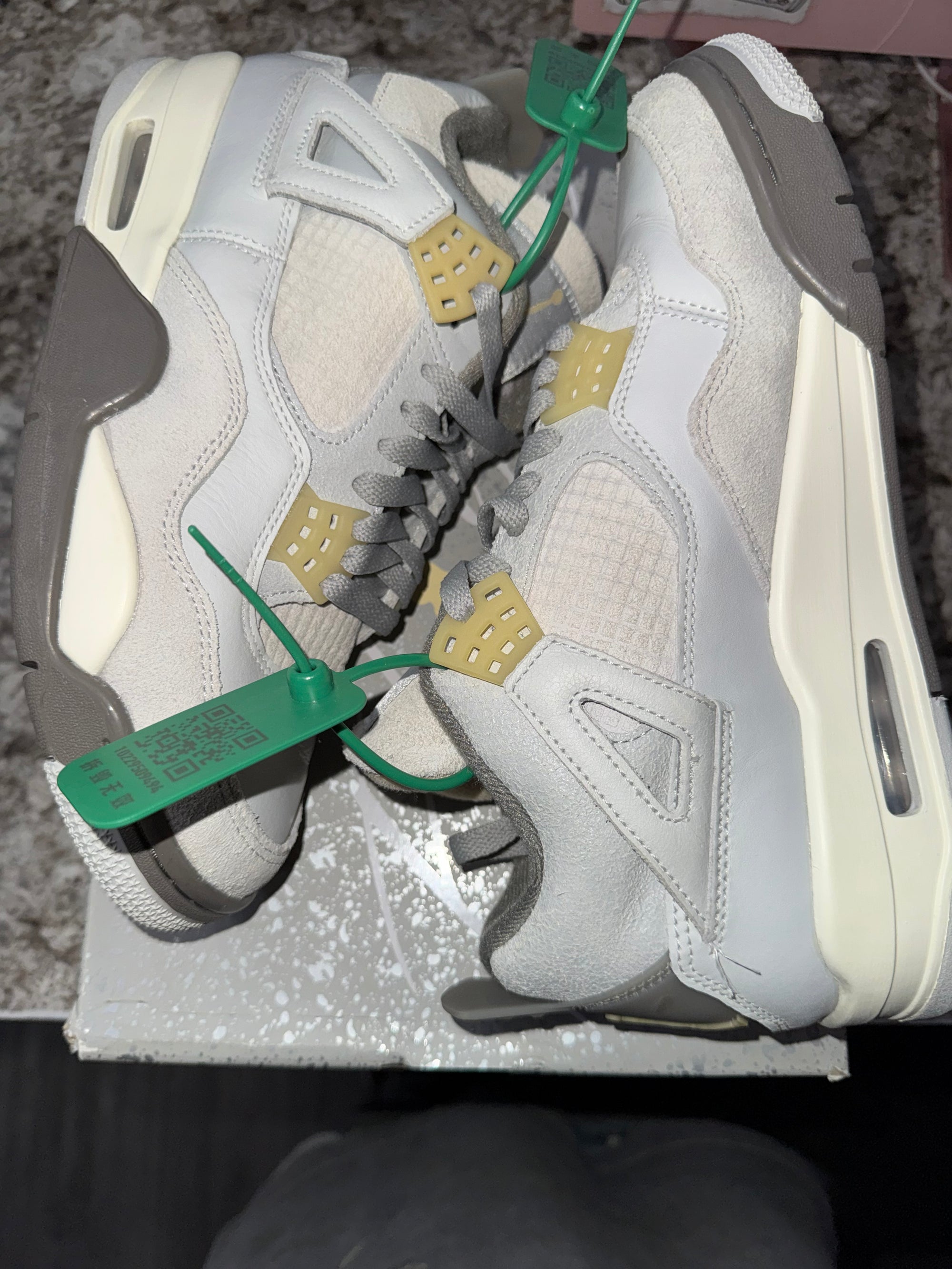 Jordan 4 Retro SE Craft Photon Dust