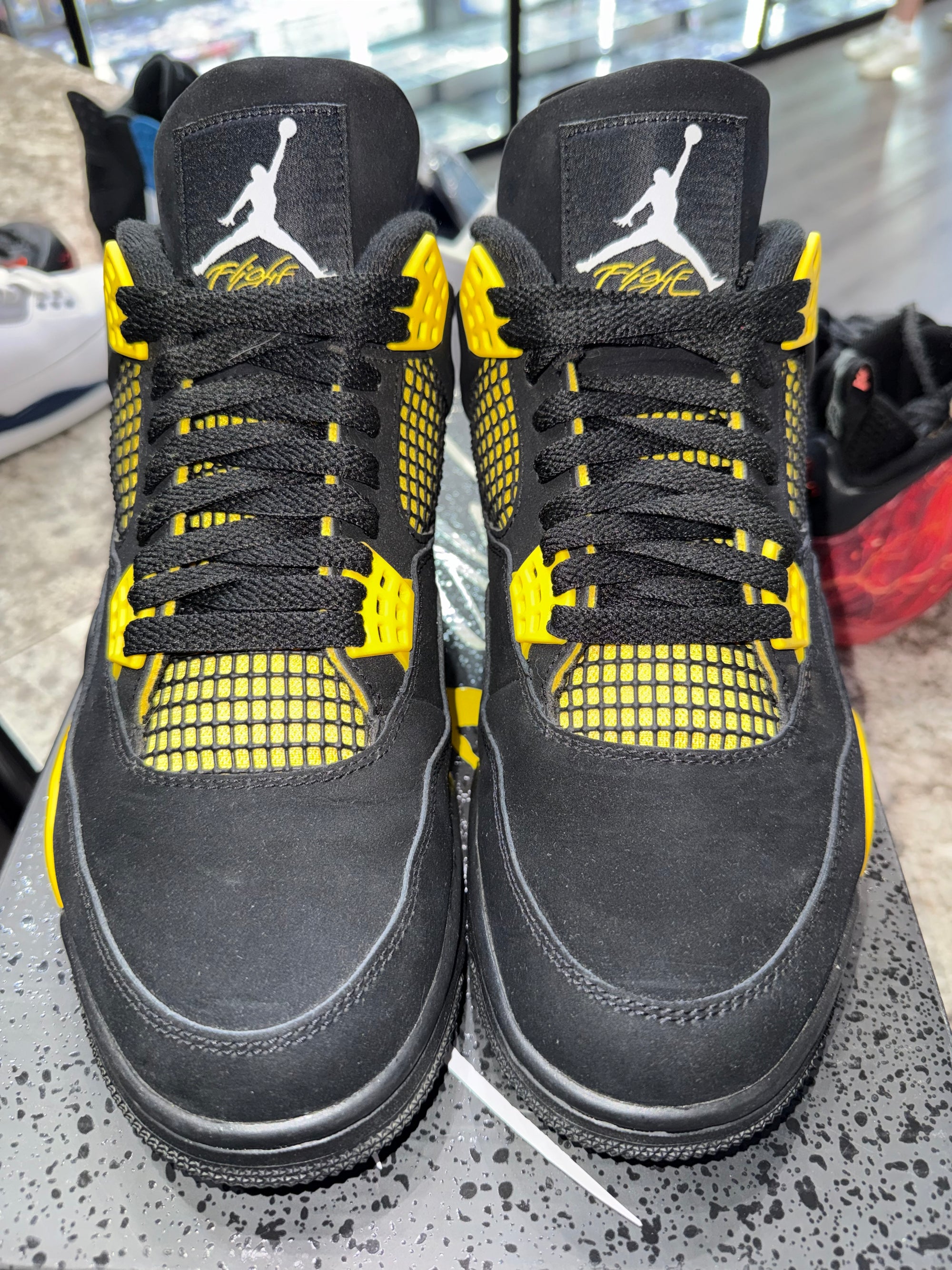 Jordan 4 Retro Thunder (2023)
