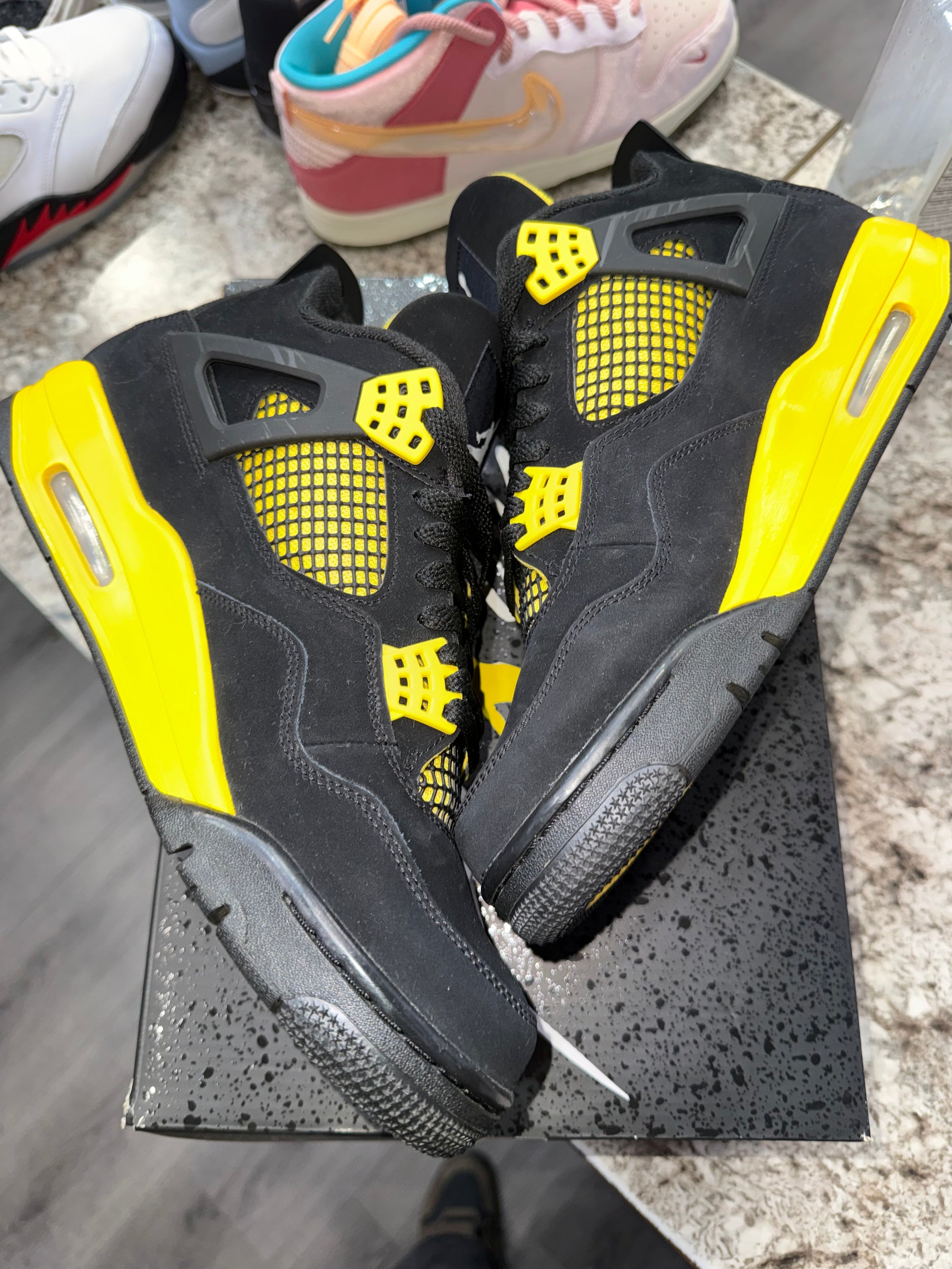 Jordan 4 Retro Thunder (2023)