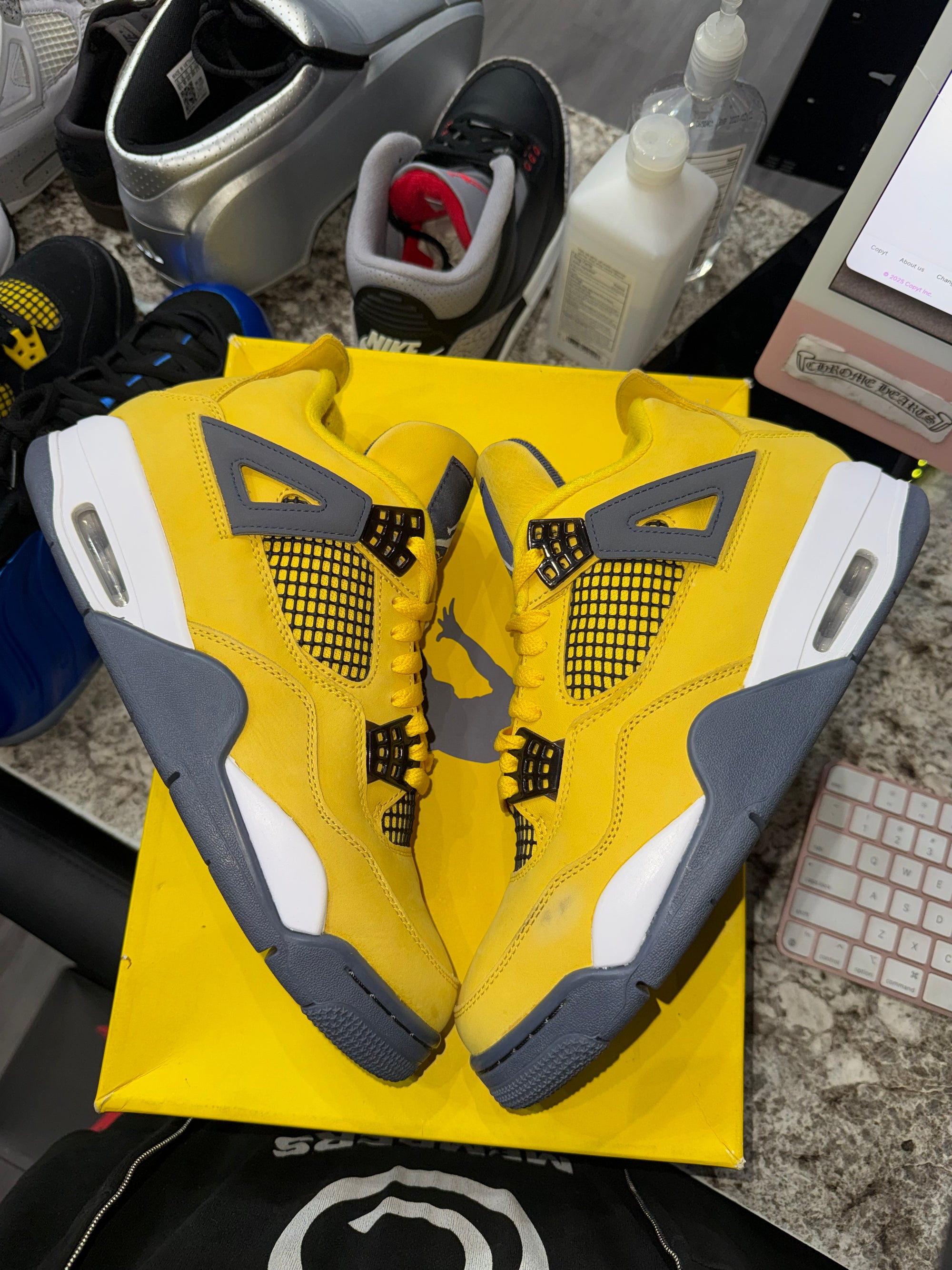 Jordan 4 Retro Lightning (2021)