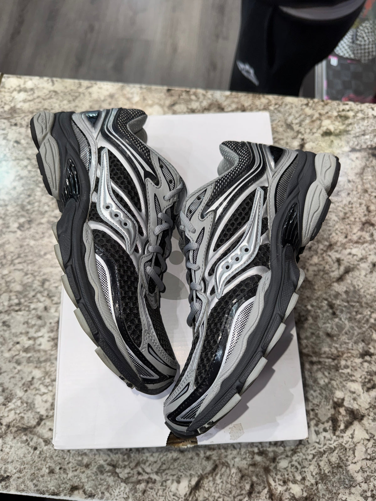 Saucony ProGrid Omni 9 Black Silver Grey