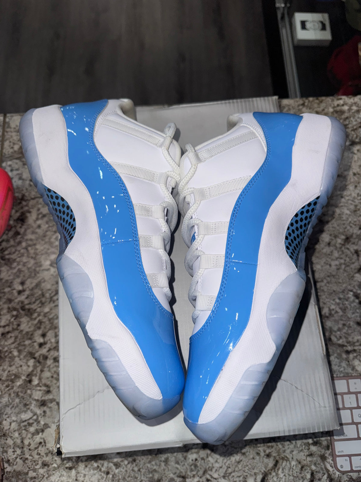 Jordan 11 Retro Low University Blue (2026)