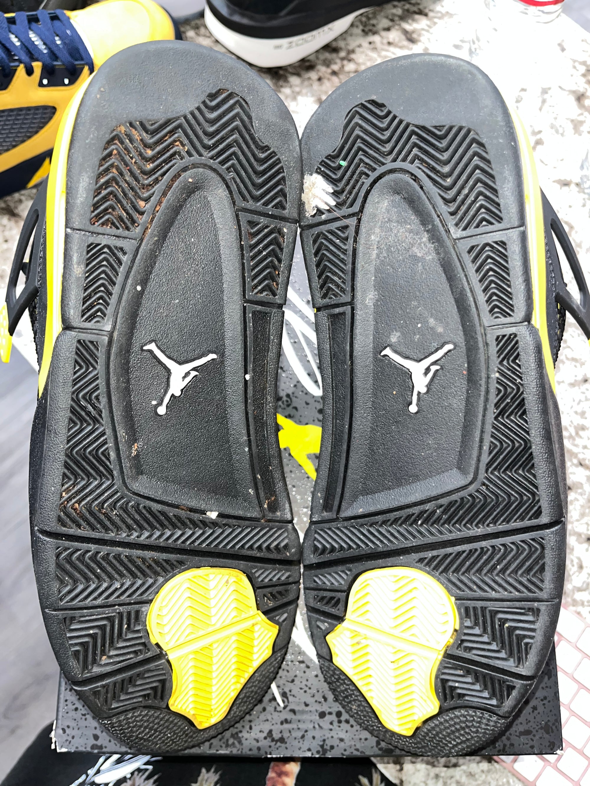 Jordan 4 Retro Thunder (2023)