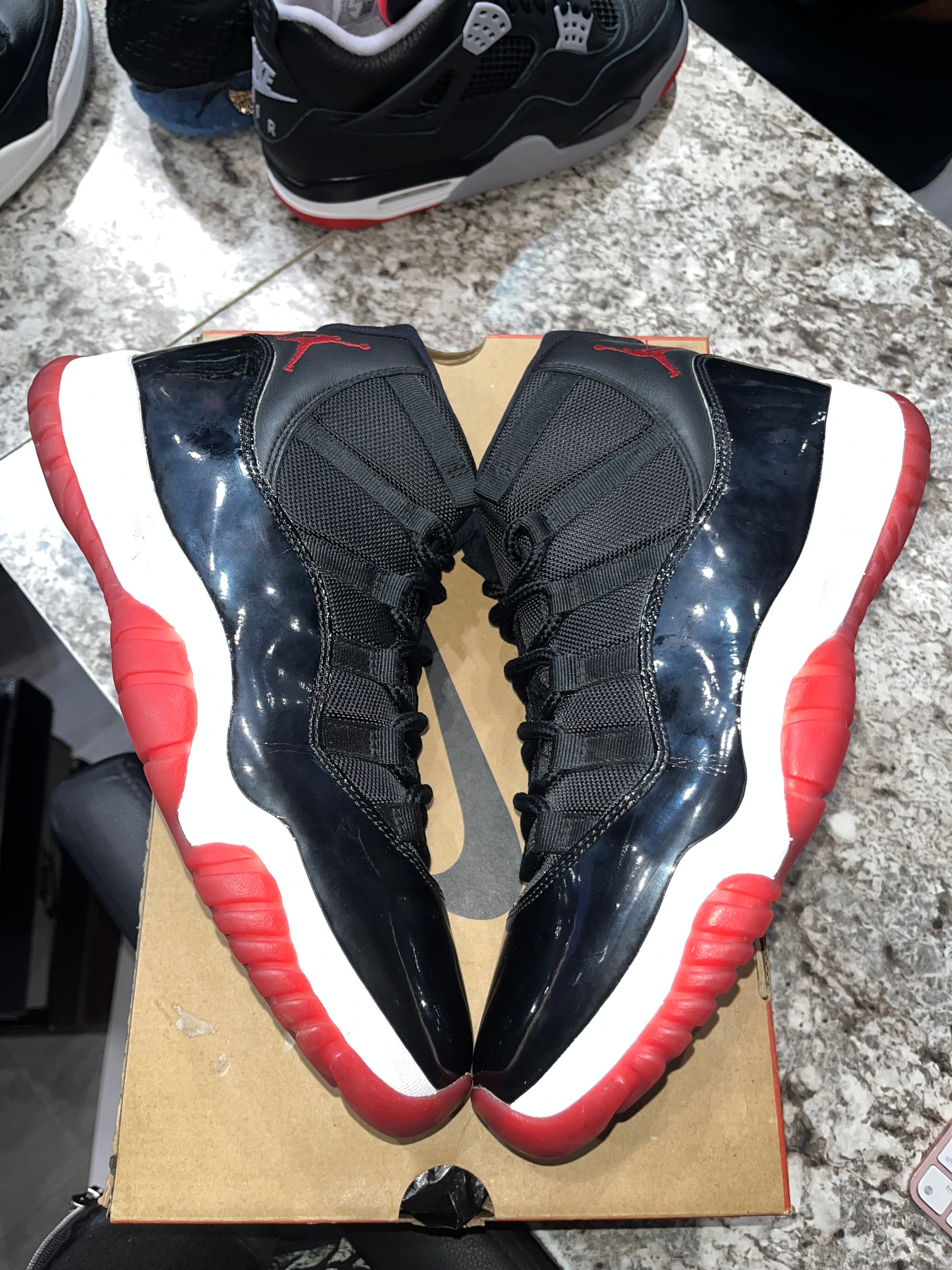 Jordan 11 Retro Playoffs Bred (2019)