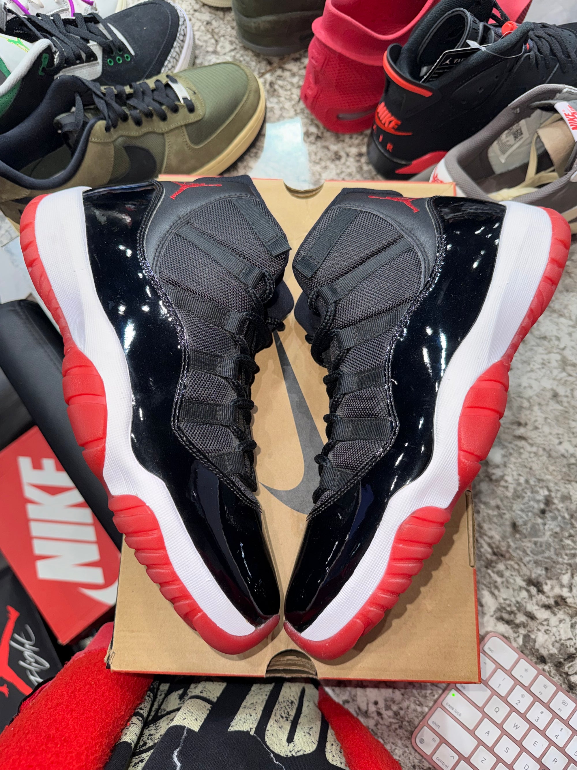 Jordan 11 Retro Playoffs Bred (2019)