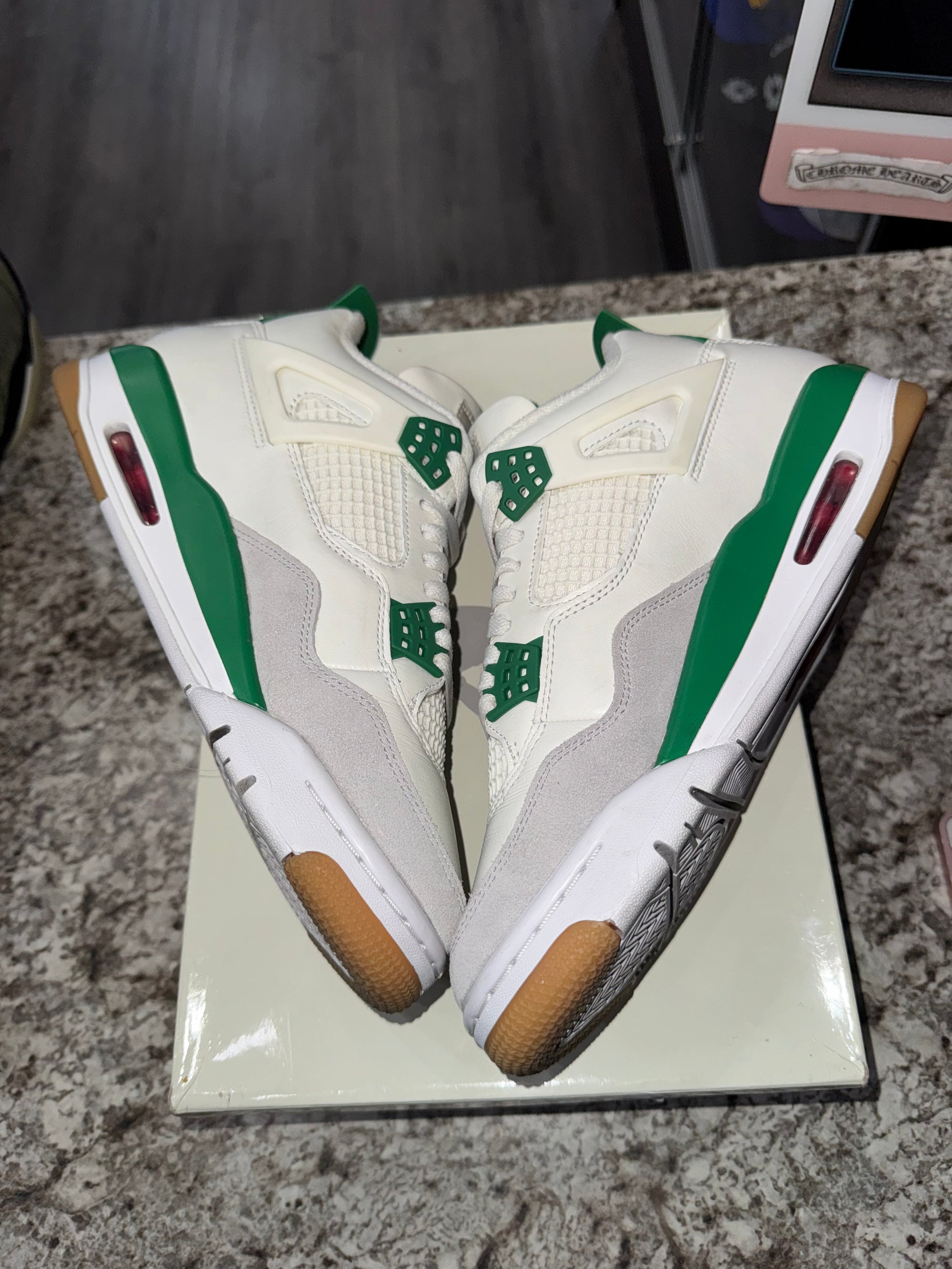 Jordan 4 Retro SB Pine Green