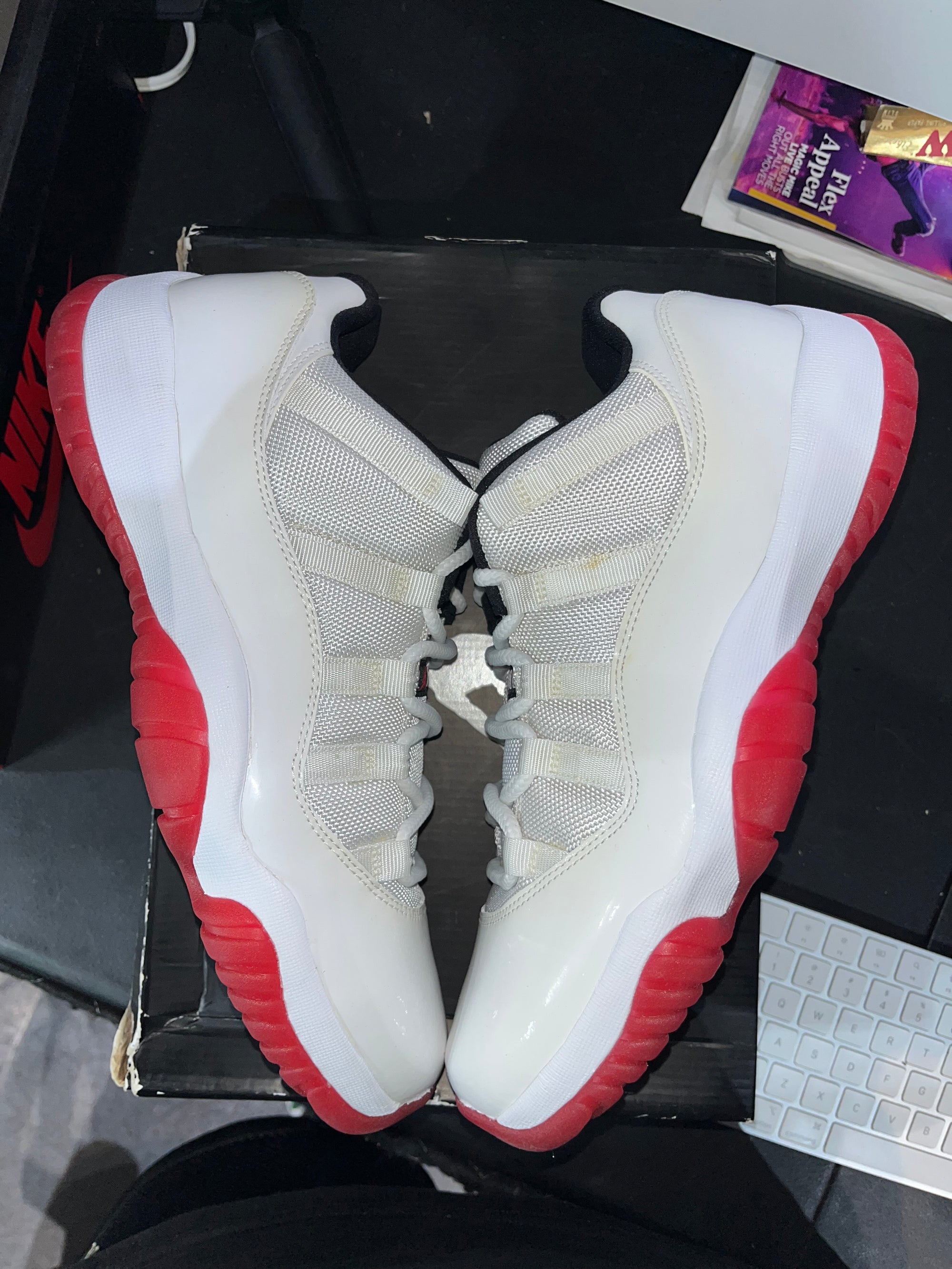 Jordan 11 Retro Low White Red (2012)