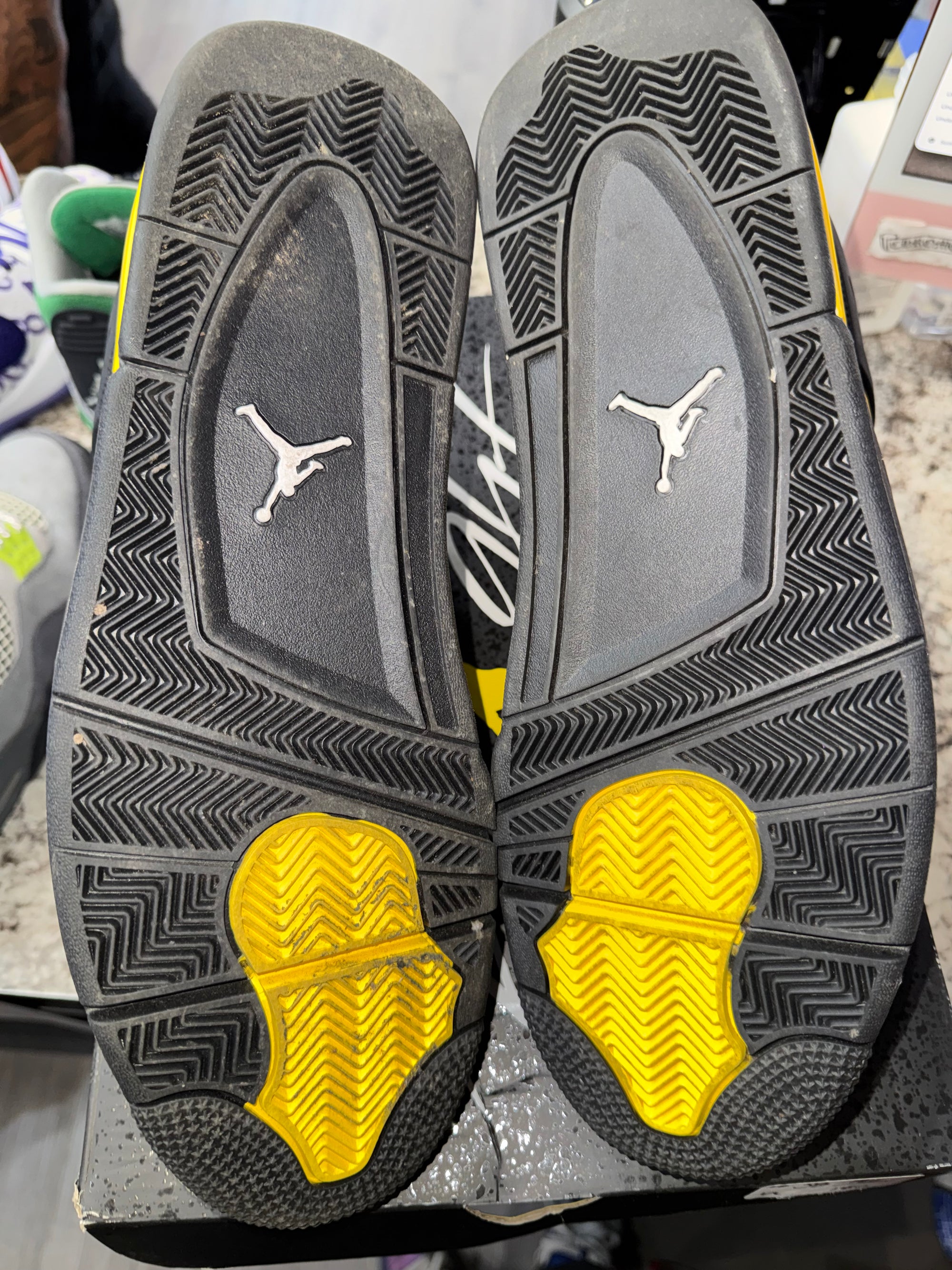 Jordan 4 Retro Thunder (2023)