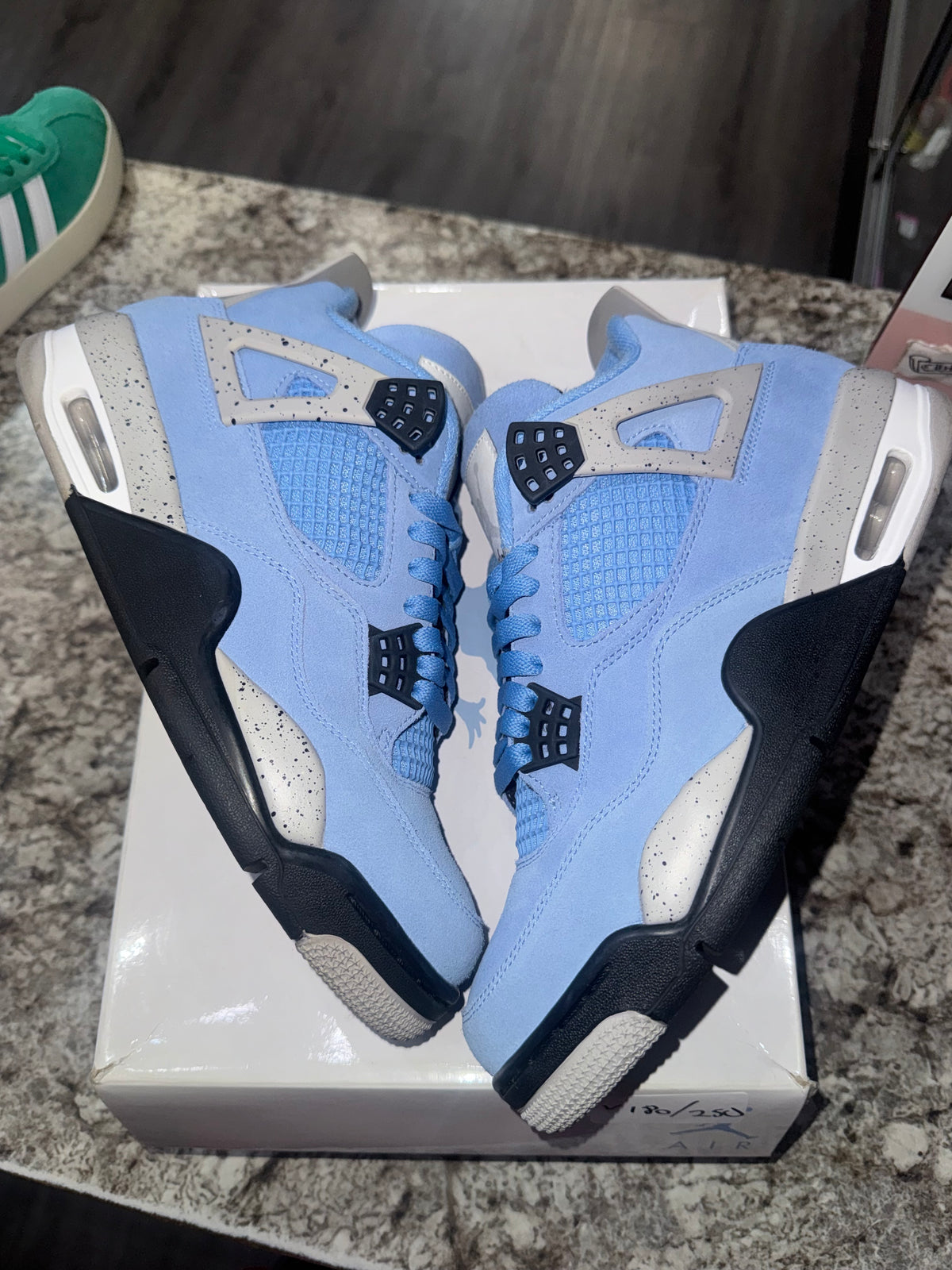 Jordan 4 Retro University Blue