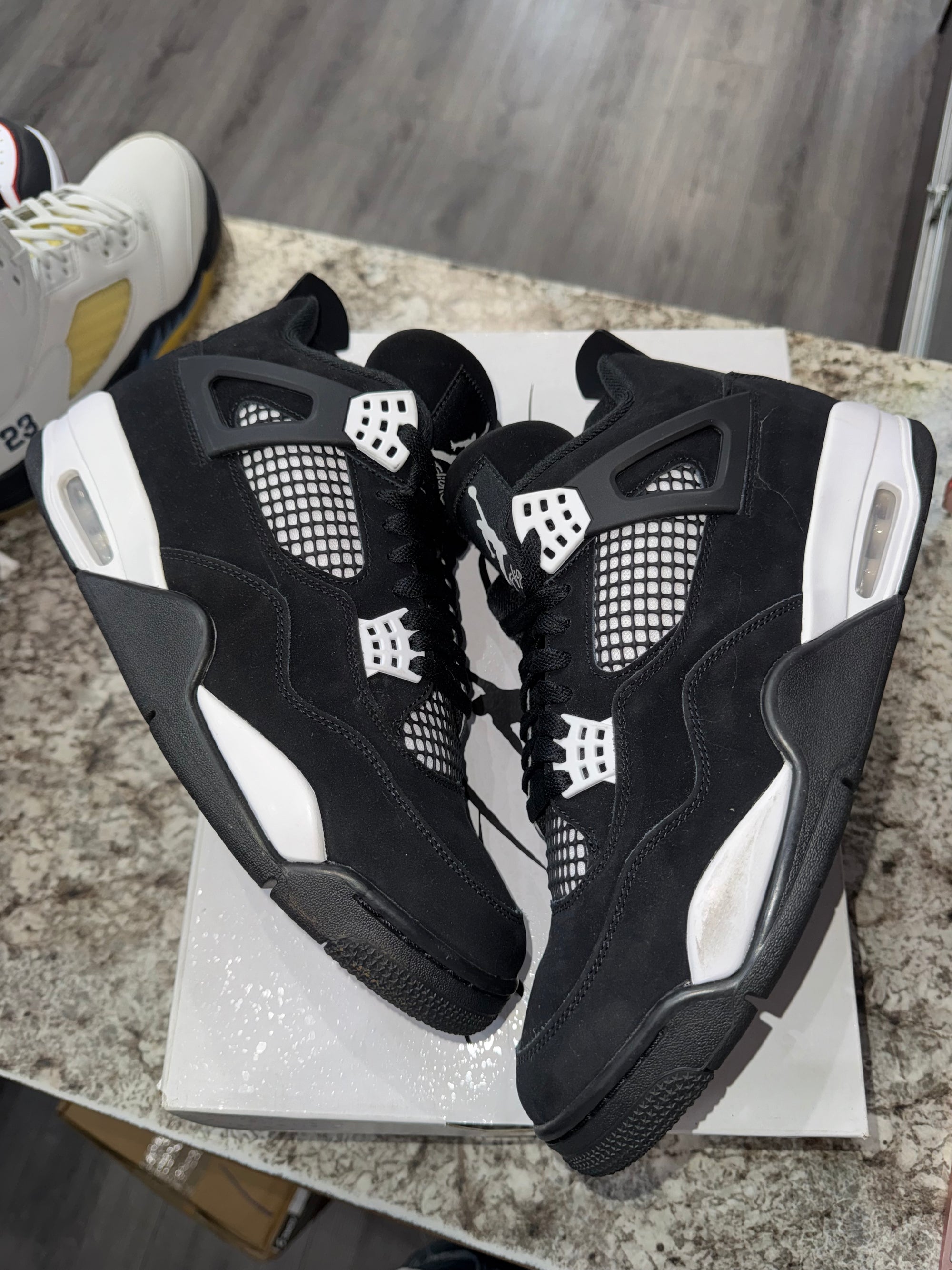 Jordan 4 Retro White Thunder