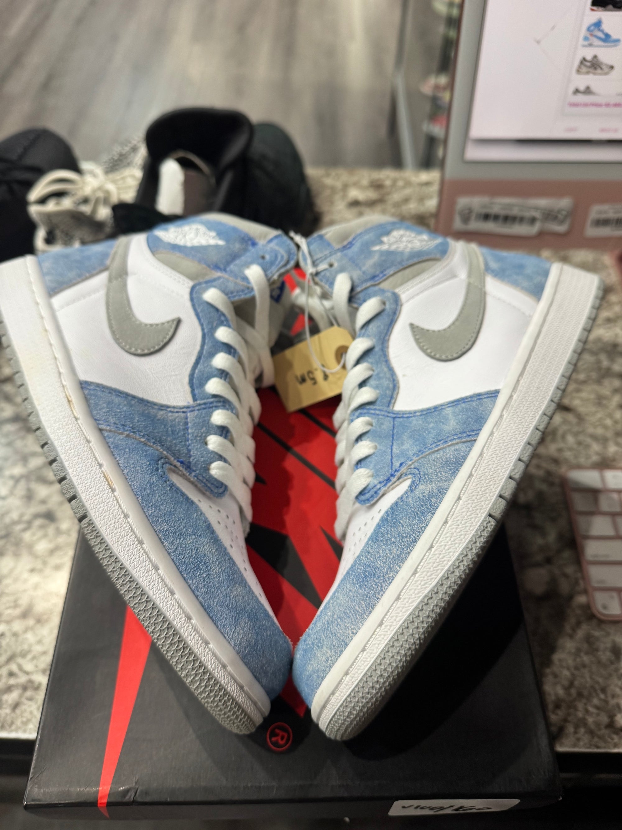 Jordan 1 Retro High Hyper Royal Smoke Grey