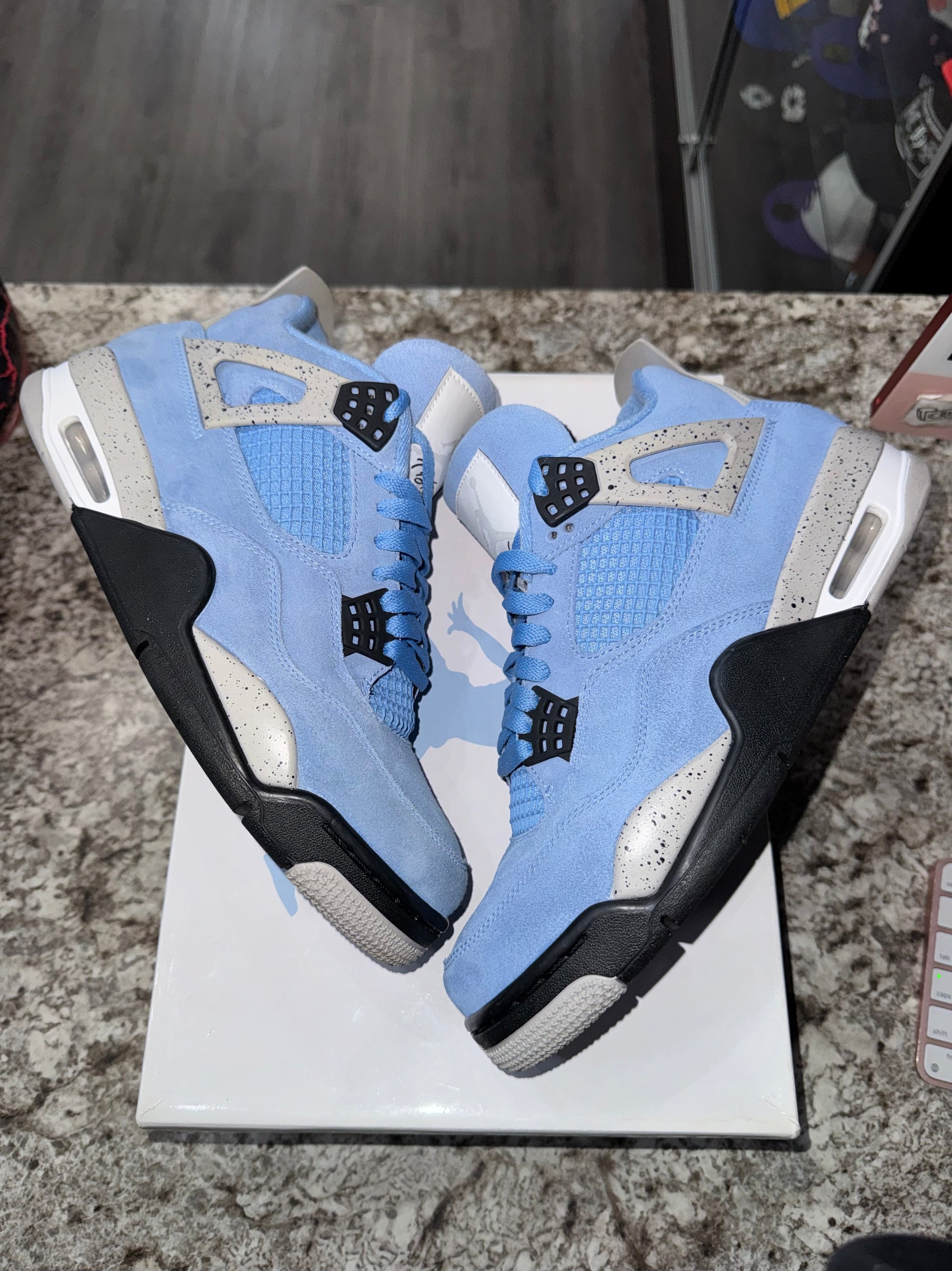 Jordan 4 Retro University Blue