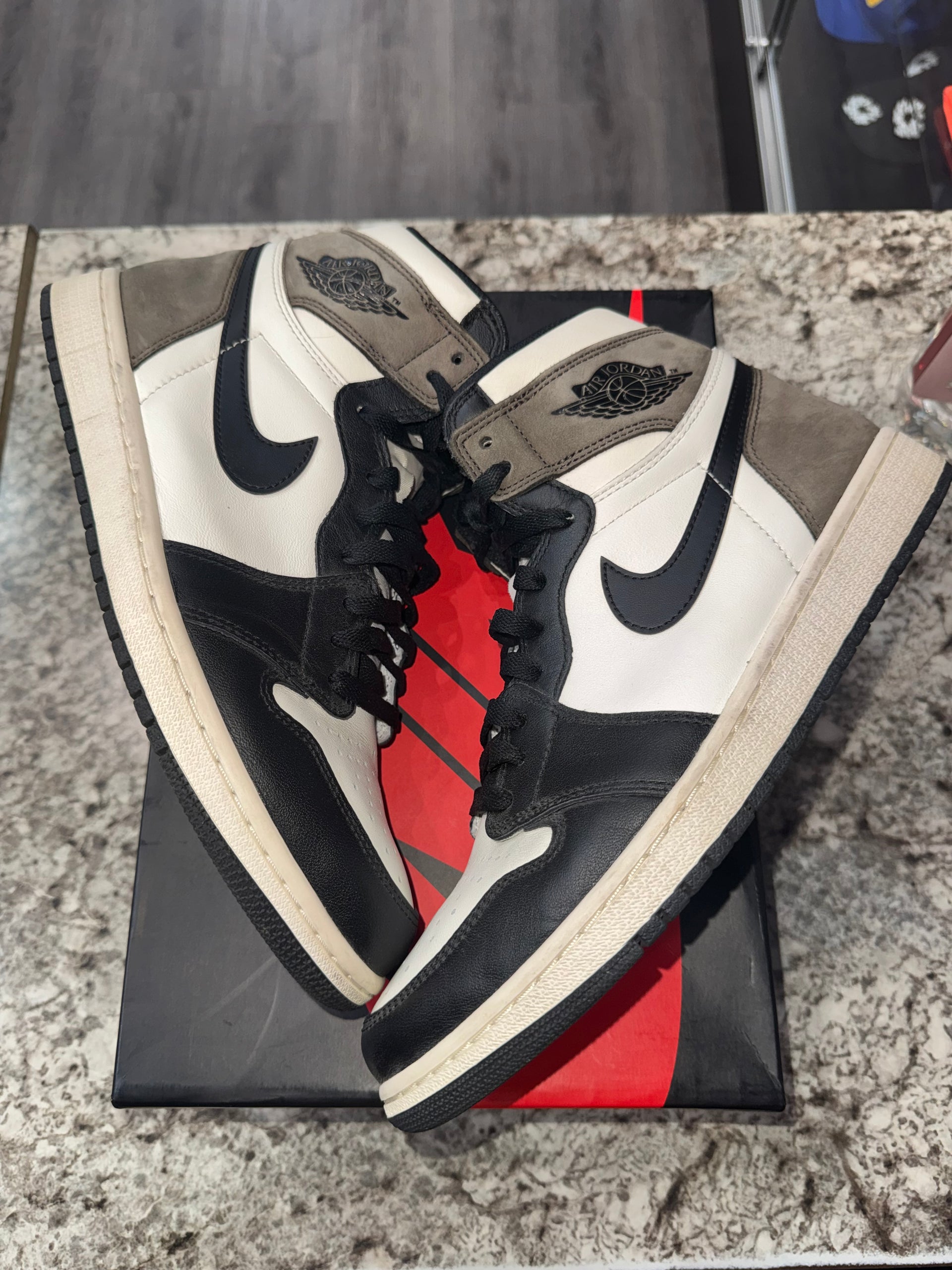 Jordan 1 Retro High Dark Mocha