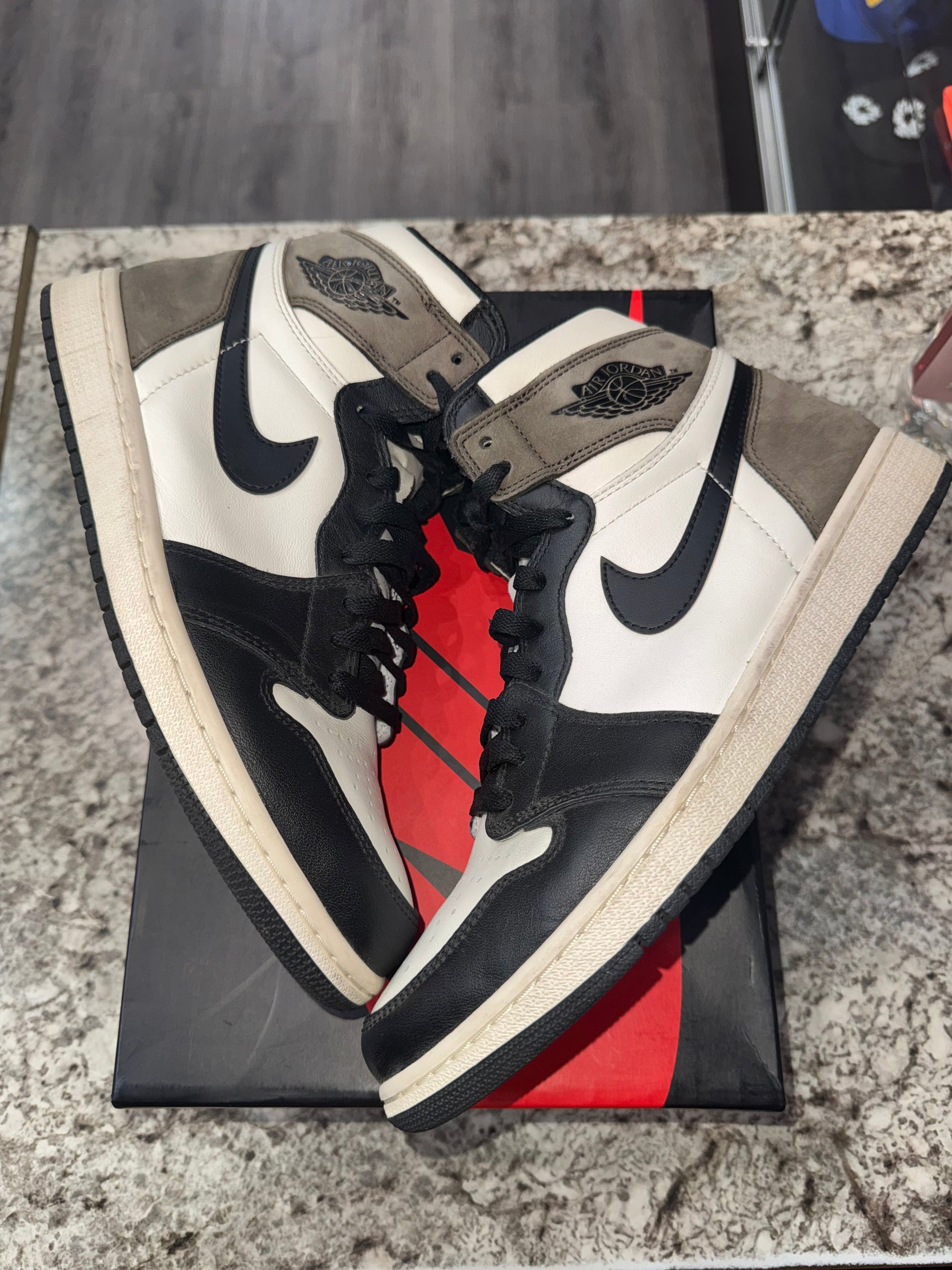 Jordan 1 Retro High Dark Mocha
