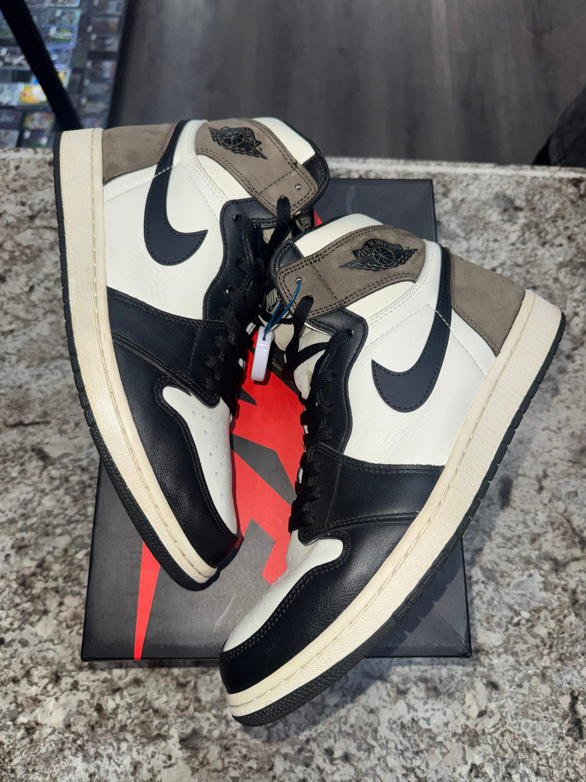 Jordan 1 Retro High Dark Mocha