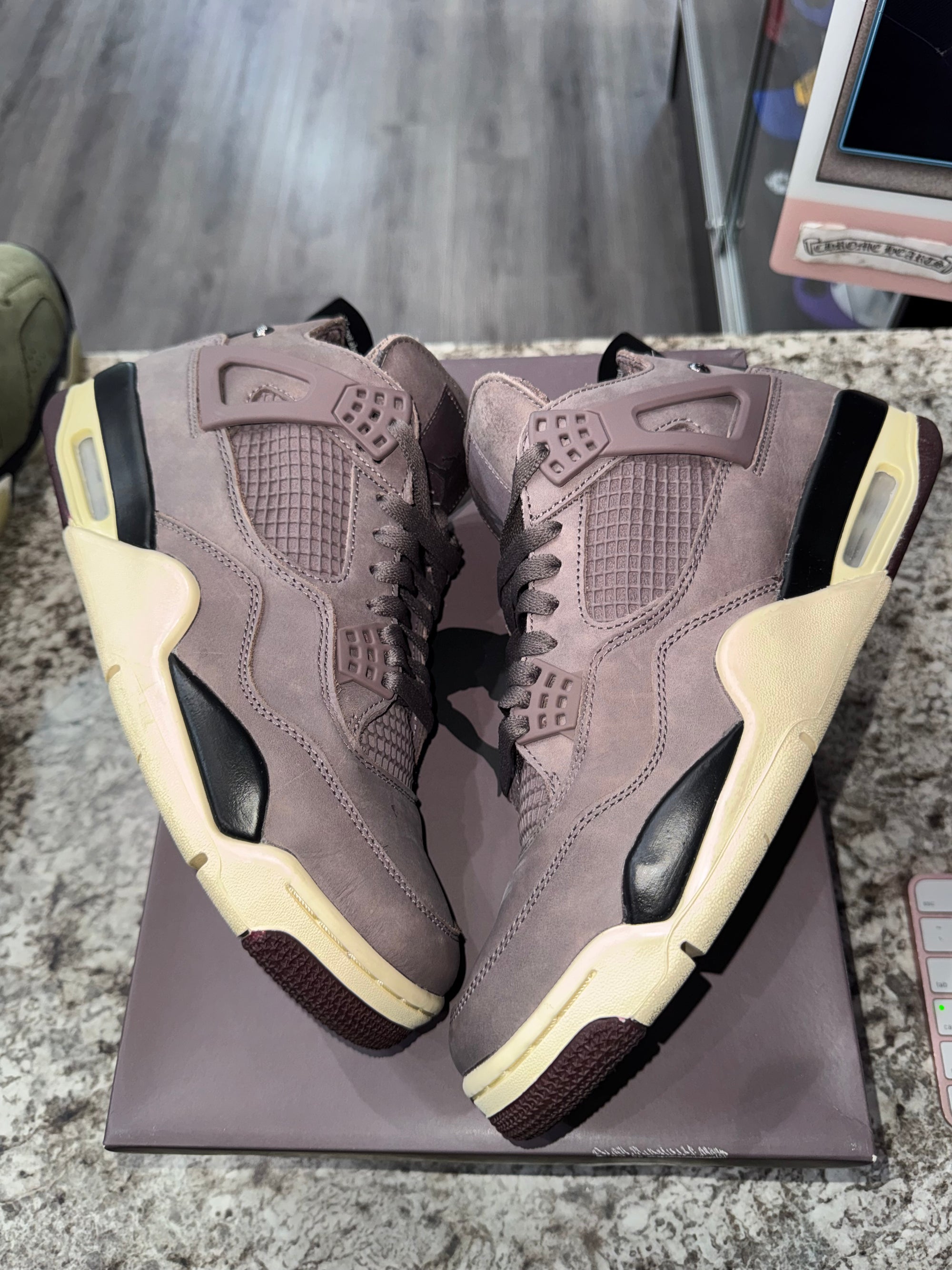 Jordan 4 Retro SP A Ma Maniére Violet Ore