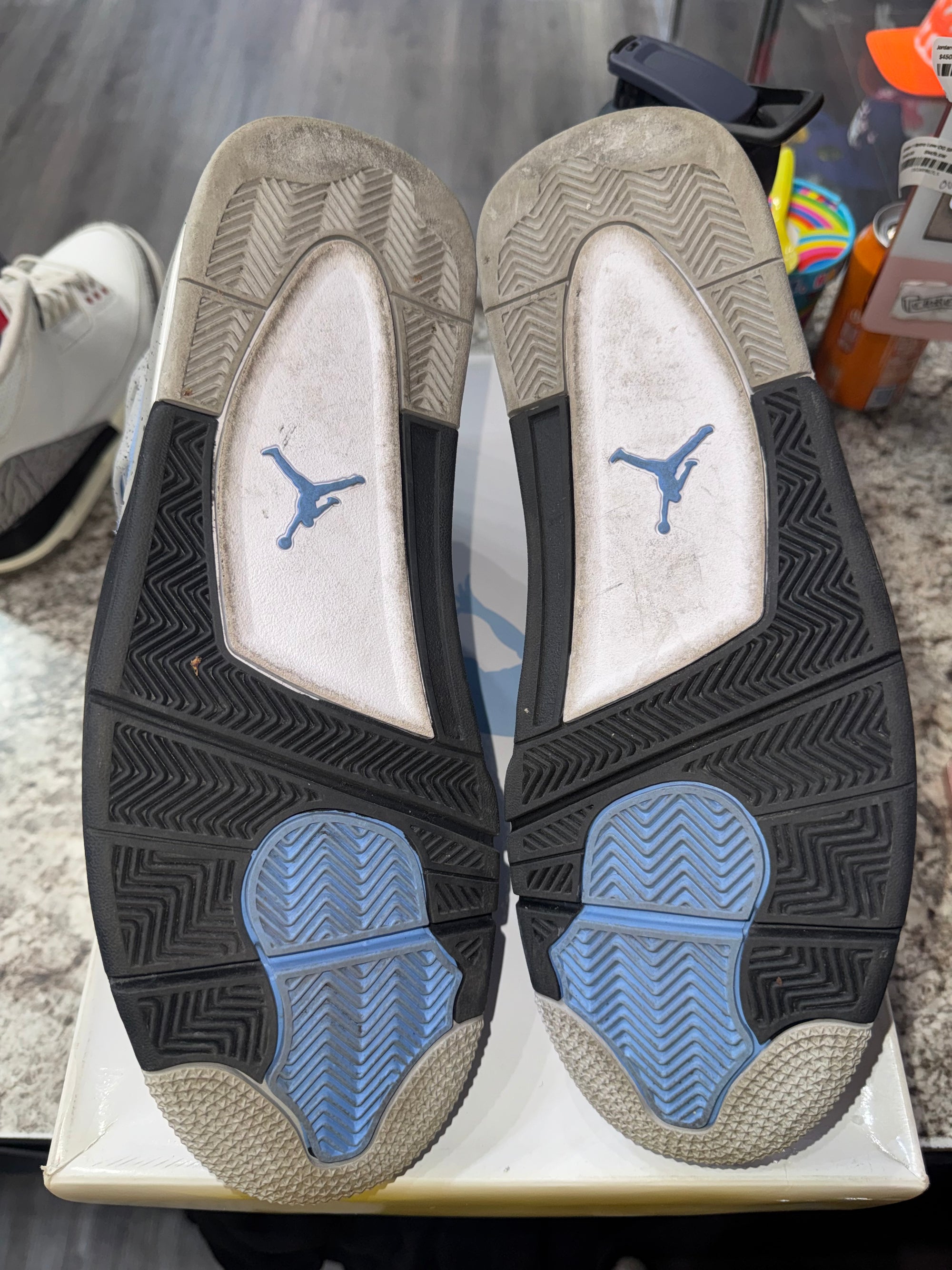 Jordan 4 Retro University Blue
