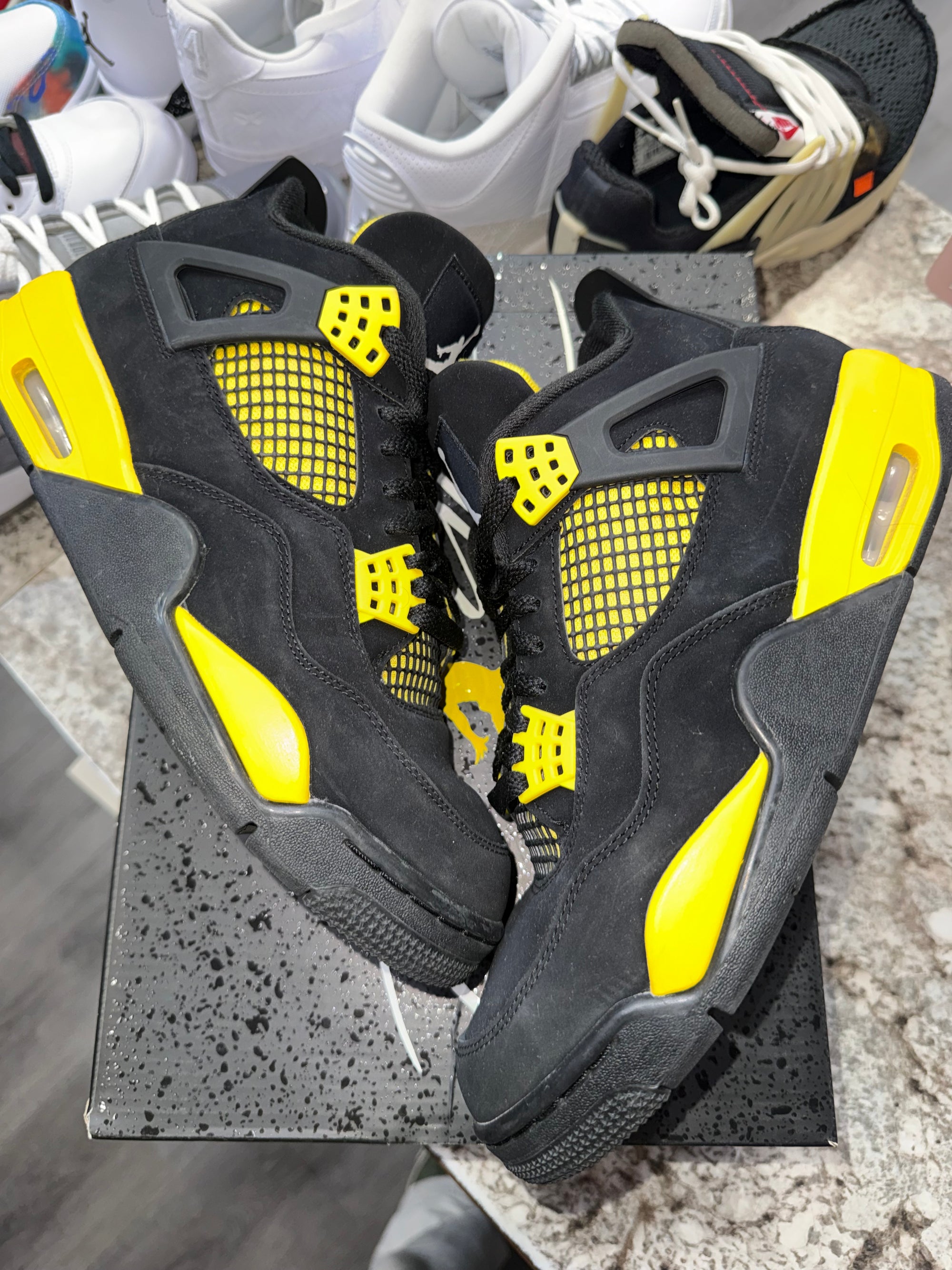 Jordan 4 Retro Thunder (2023)