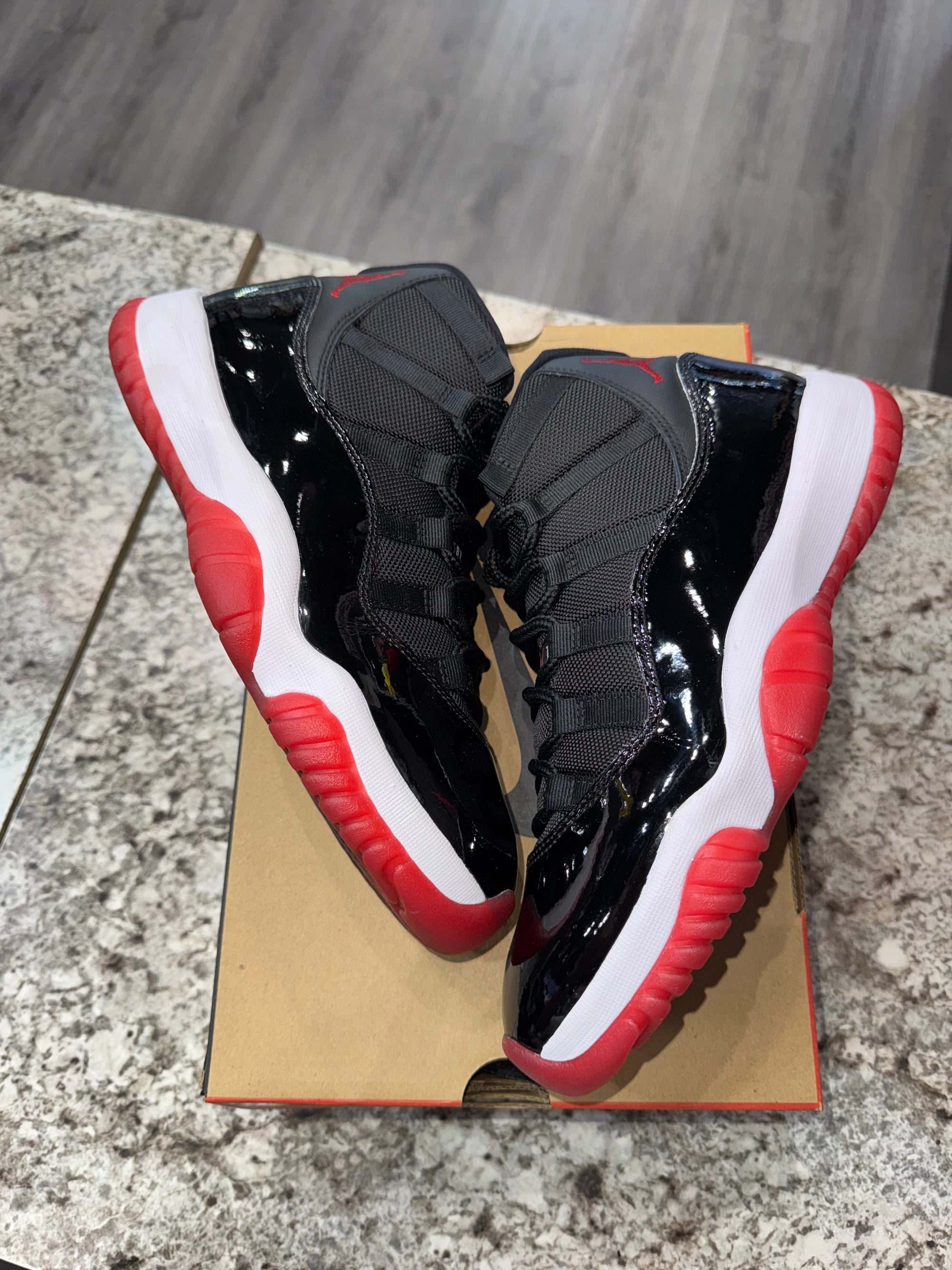 Jordan 11 Retro Playoffs Bred (2019)