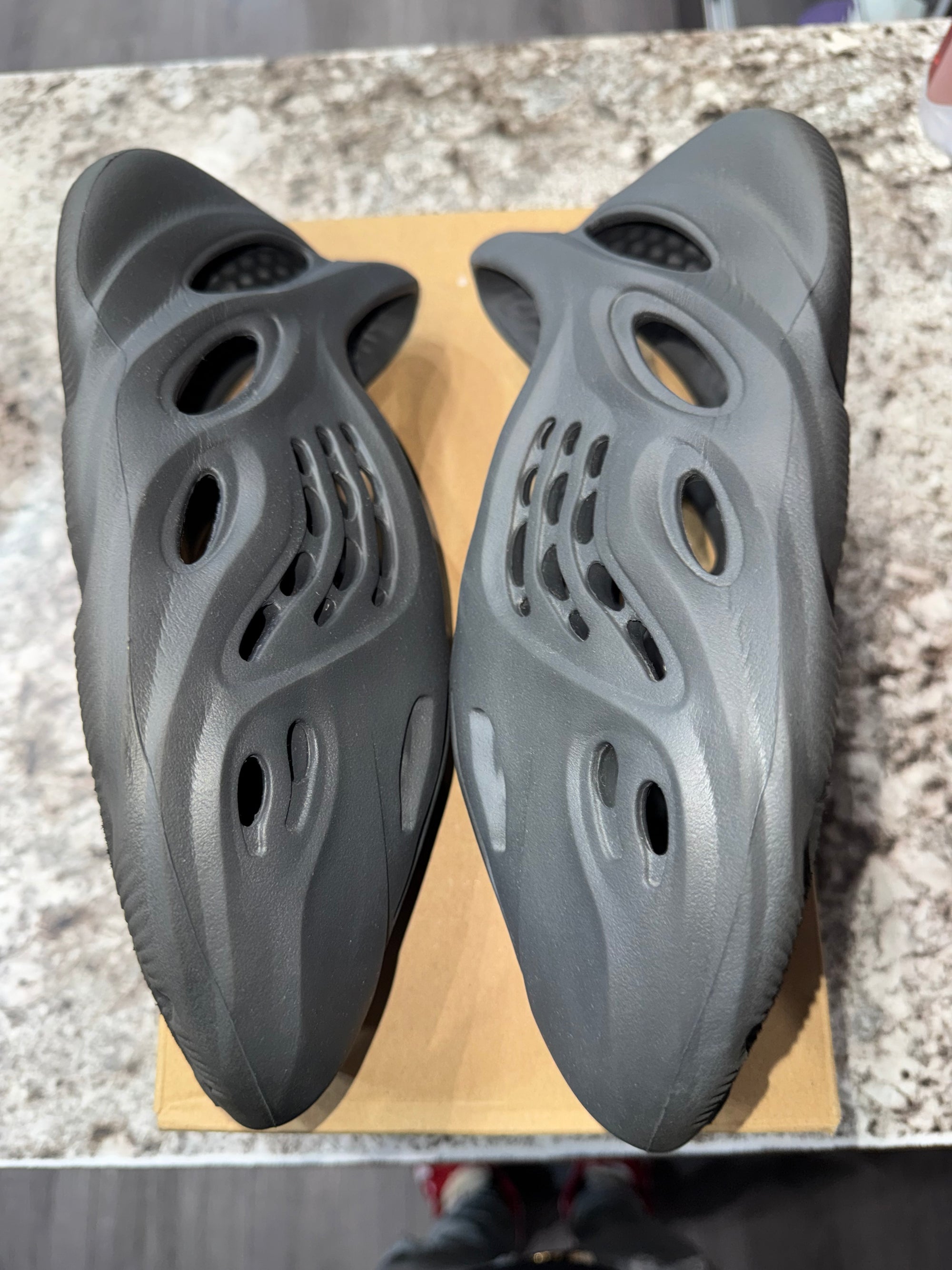 adidas Yeezy Foam RNR Carbon