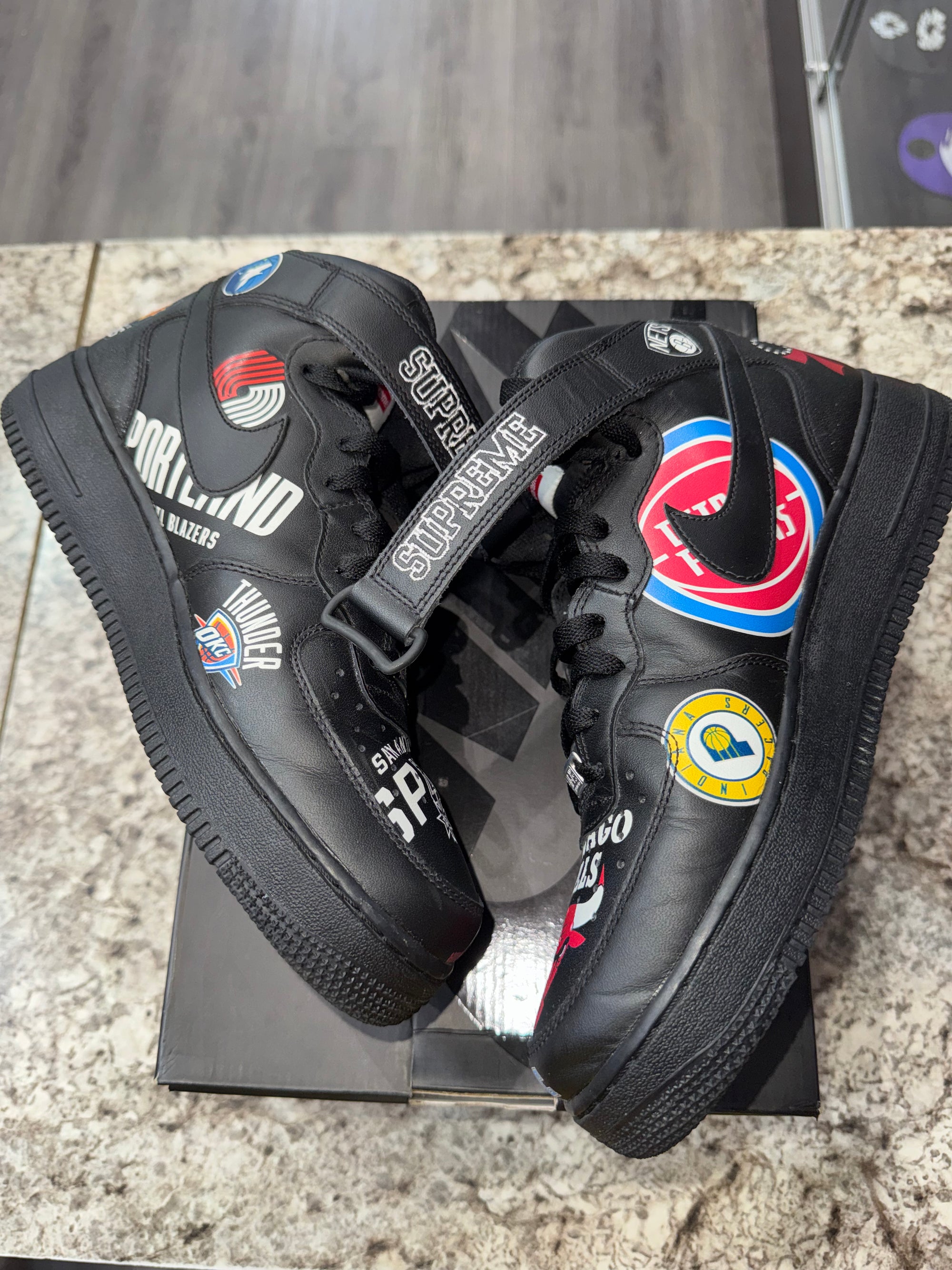 Nike Air Force 1 Mid Supreme NBA Black