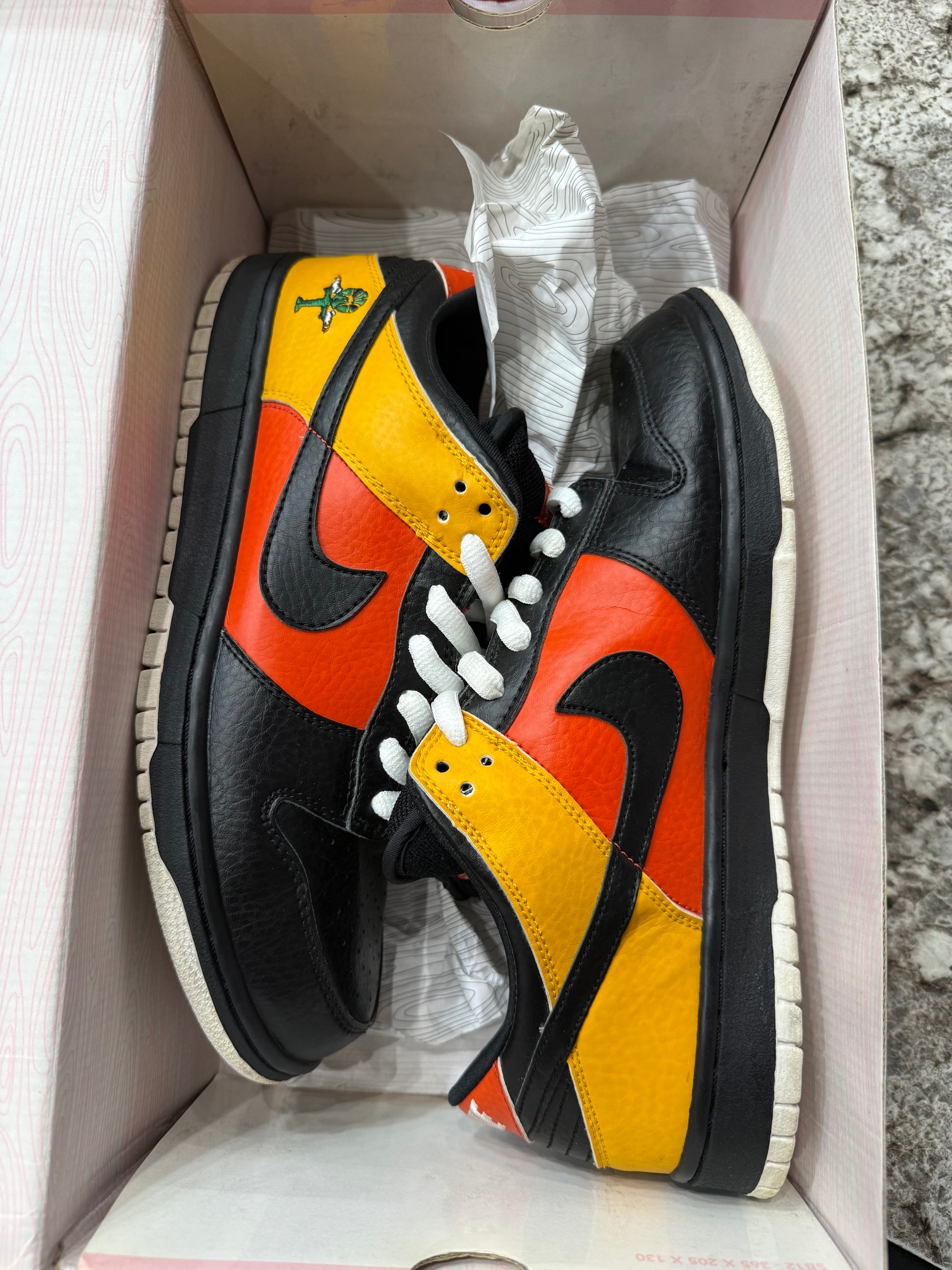 Nike SB Dunk Low Raygun