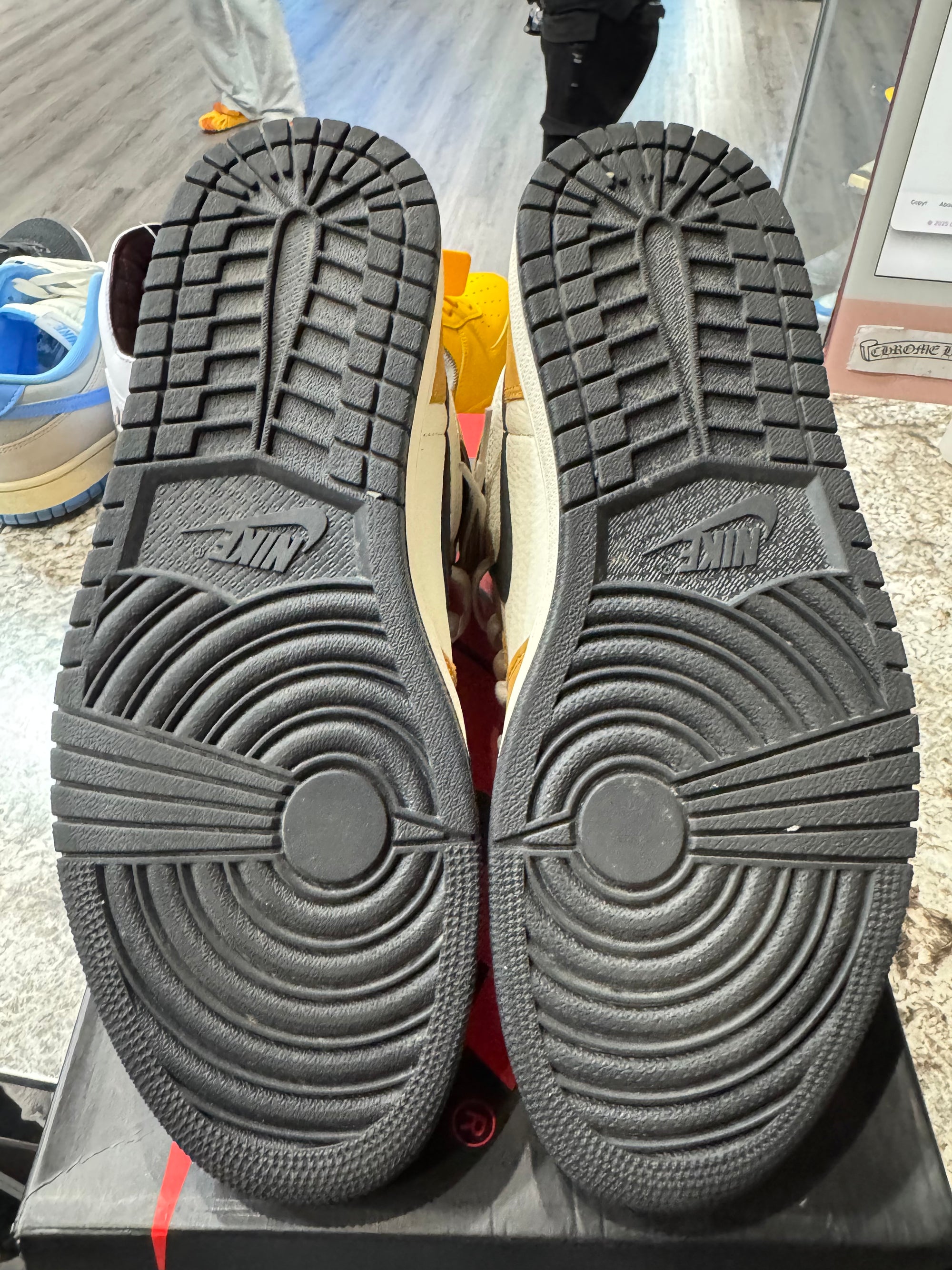 Jordan 1 Retro High Rookie of the Year (DAMAGED BOX)