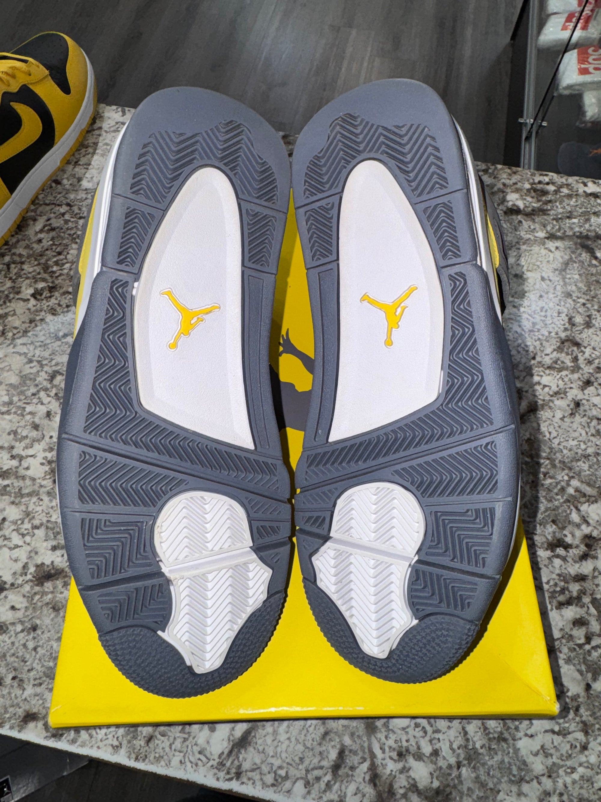 Jordan 4 Retro Lightning (2021)