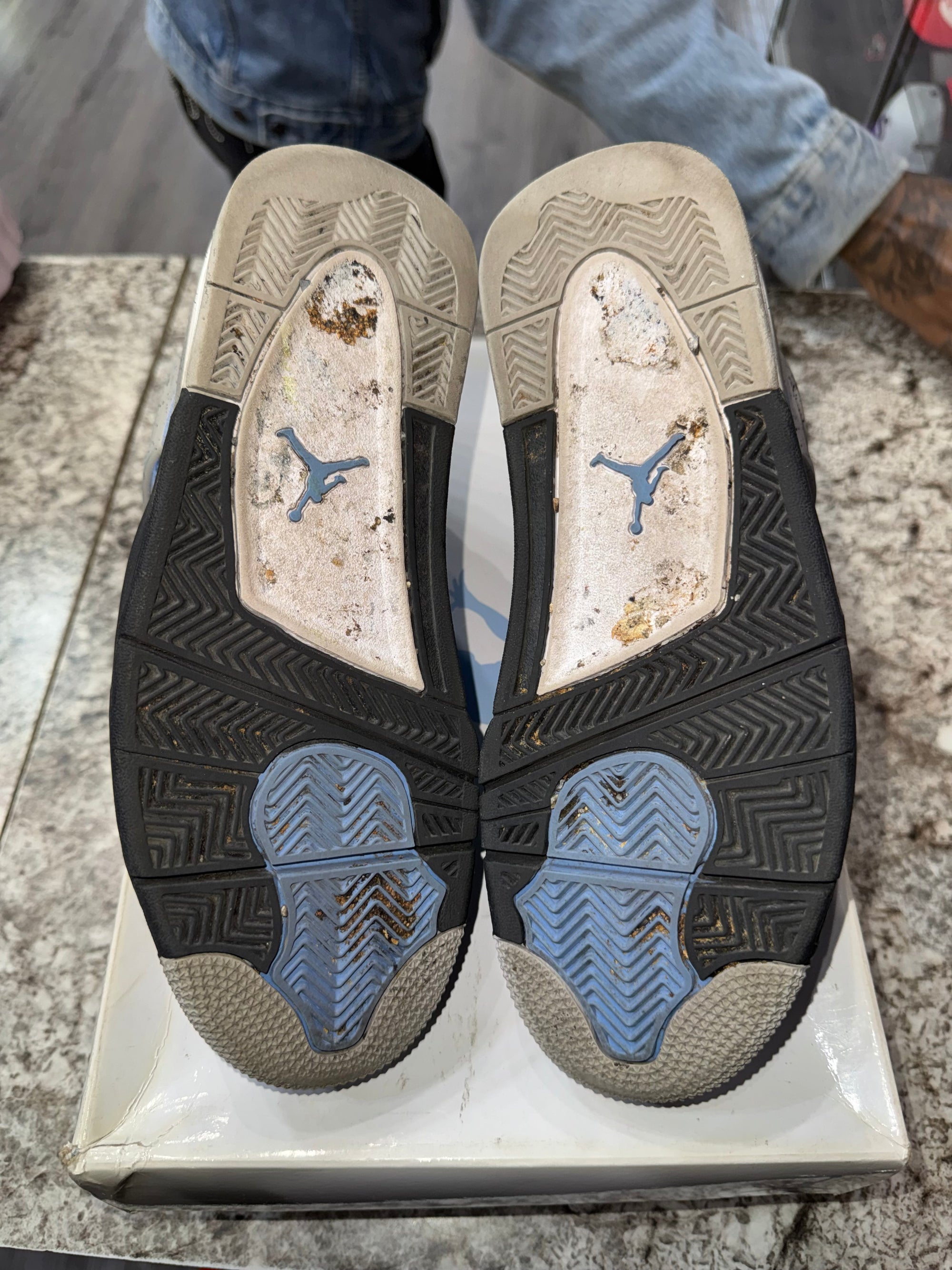 Jordan 4 Retro University Blue