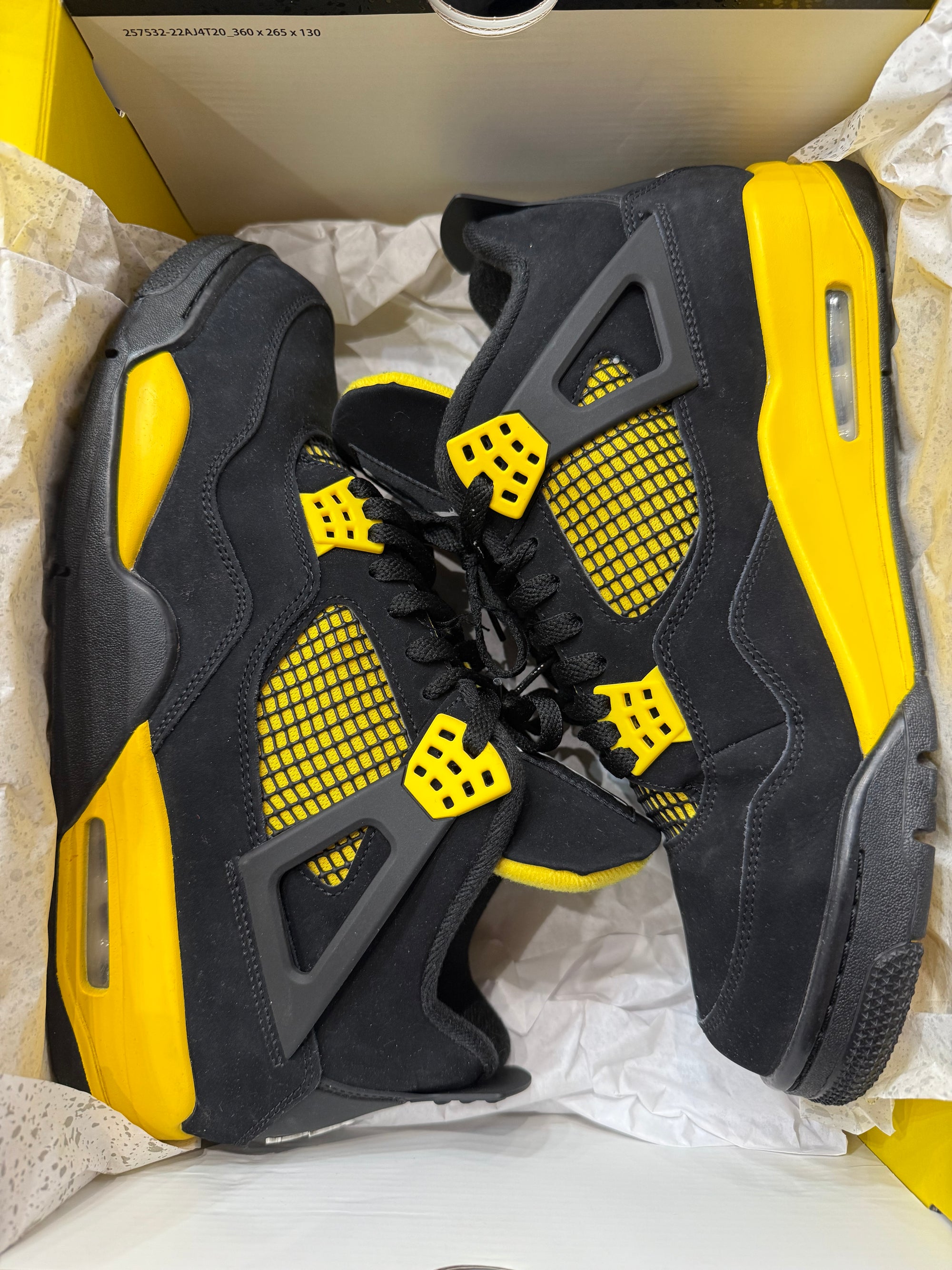 Jordan 4 Retro Thunder (2023)