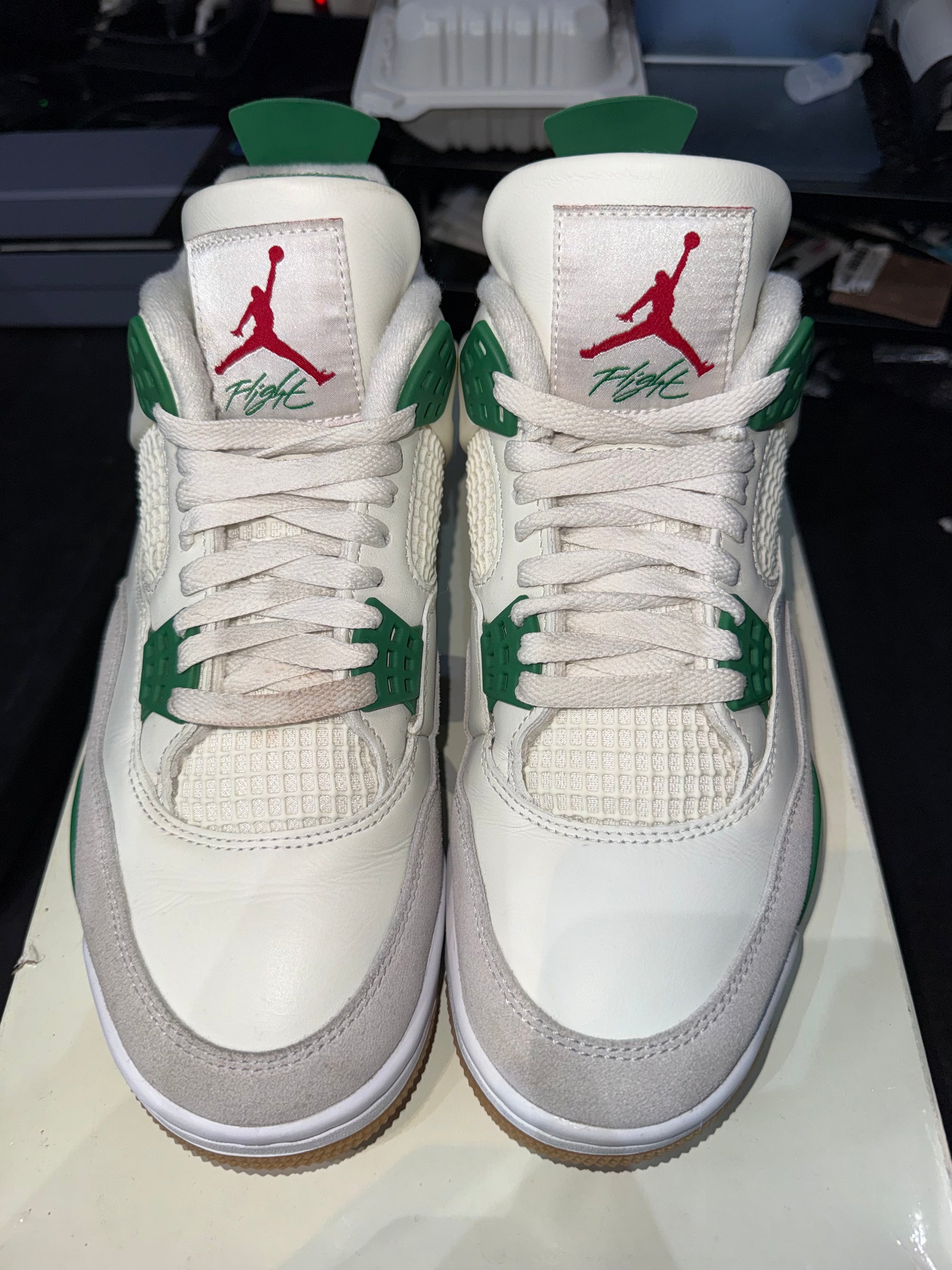 Jordan 4 Retro SB Pine Green (DAMAGED BOX LID)