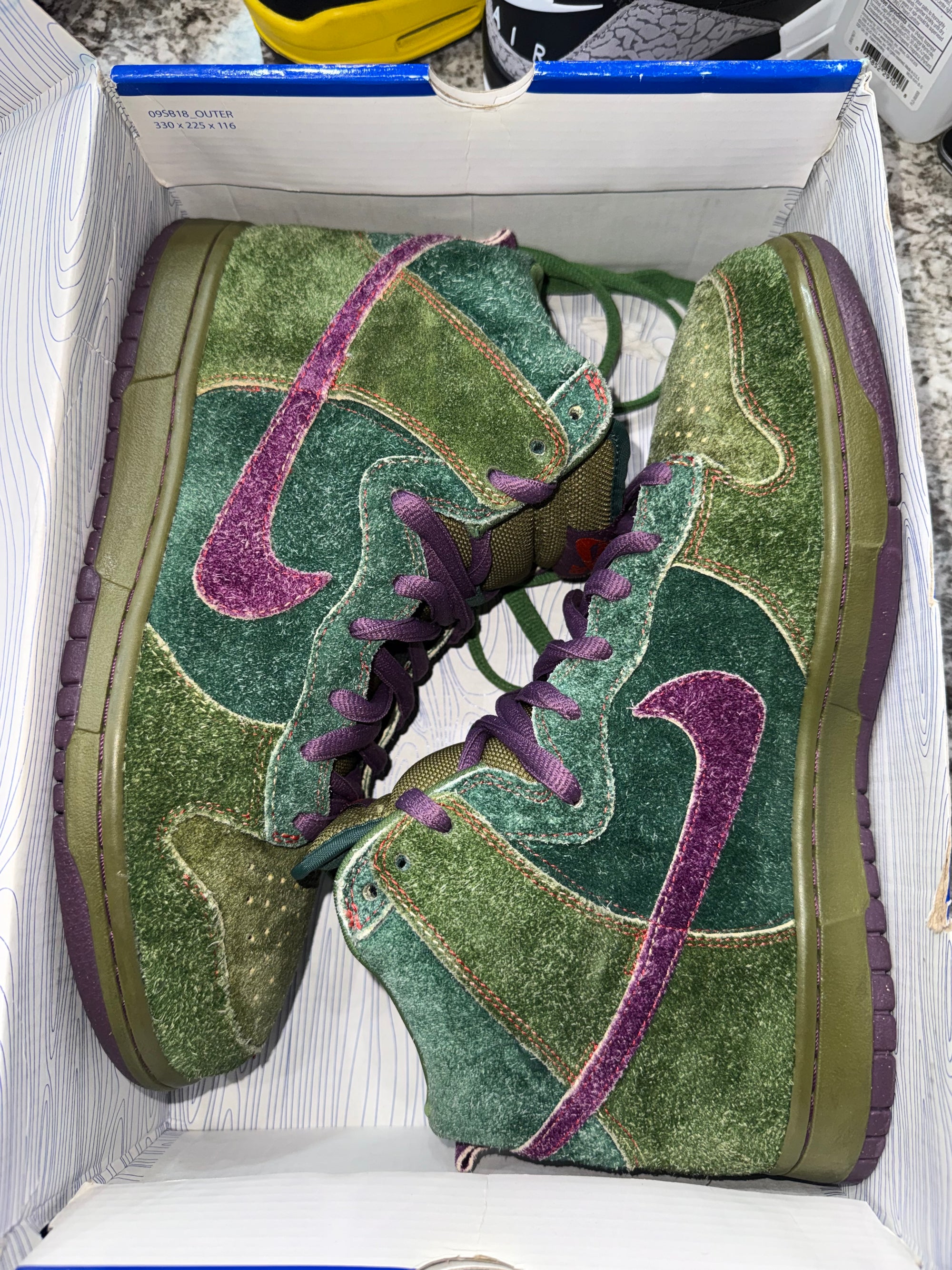 Nike SB Dunk High Skunk 420