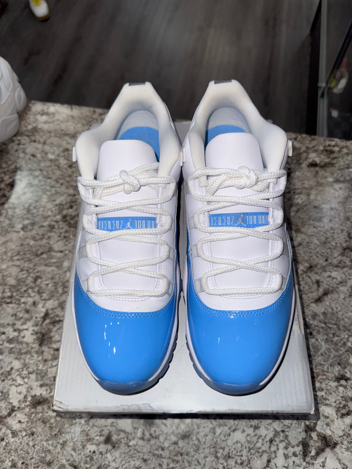 Jordan 11 Retro Low University Blue (2026)