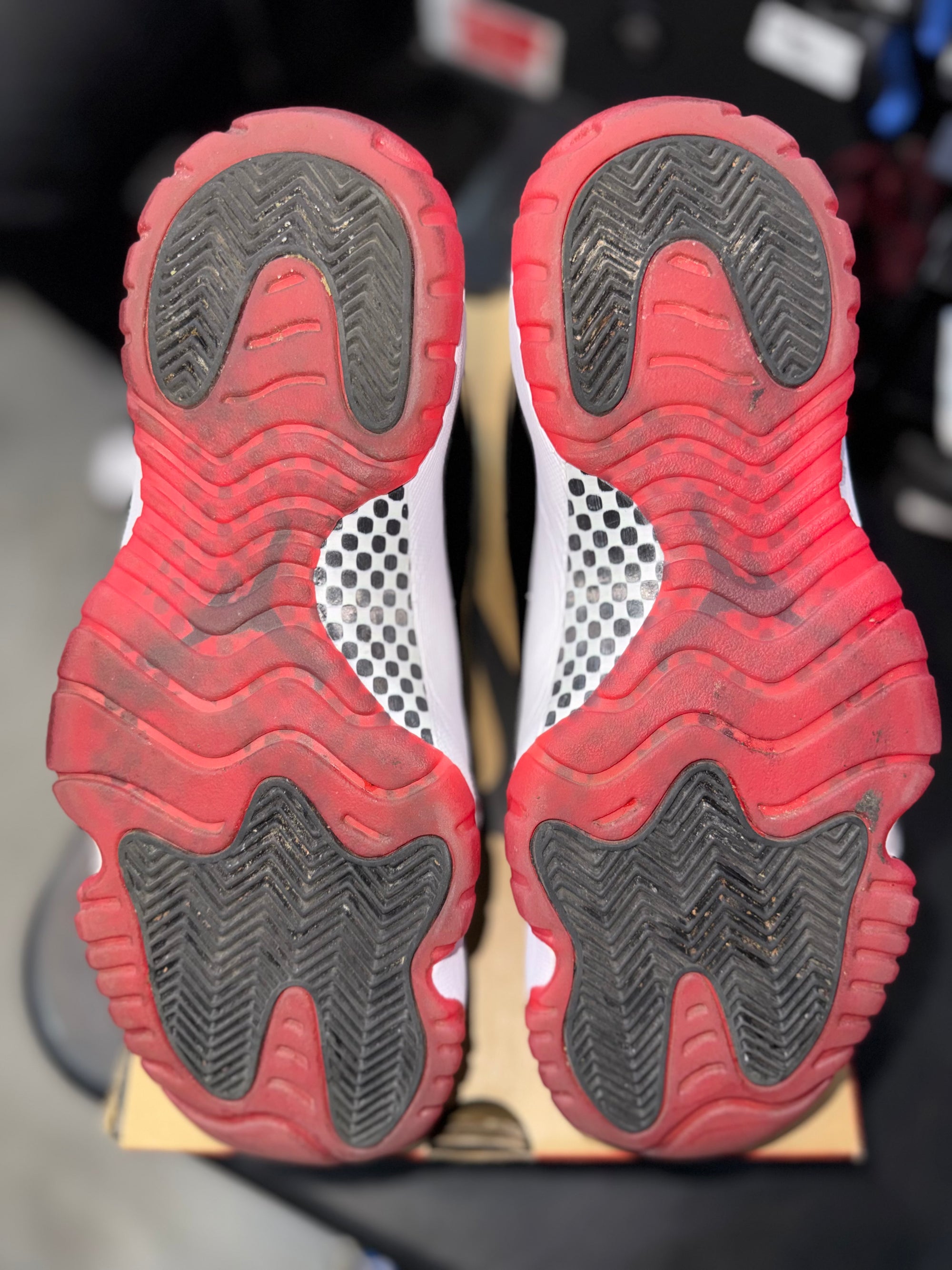 Jordan 11 Retro Playoffs Bred (2019)