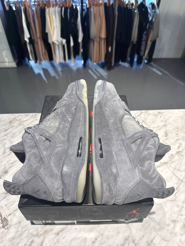 Jordan 4 Retro Kaws