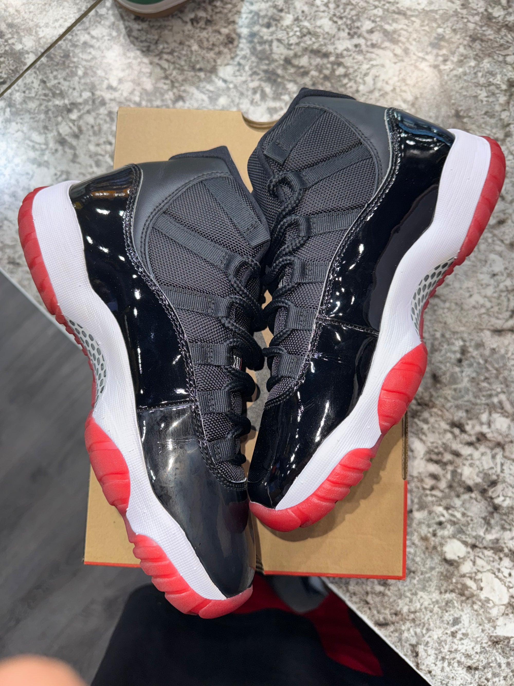 Jordan 11 Retro Playoffs Bred (2019)