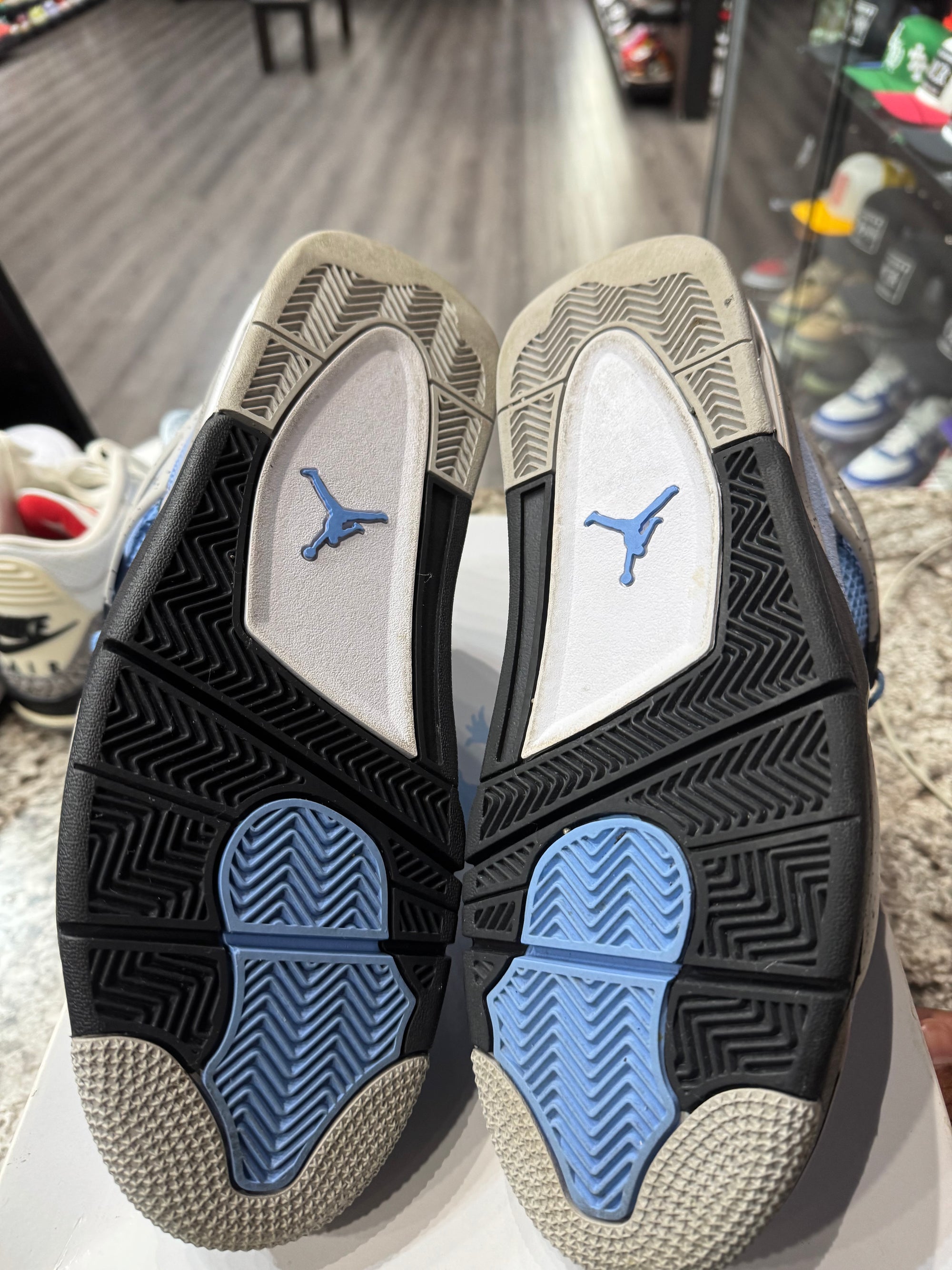 Jordan 4 Retro University Blue (Damaged Box)