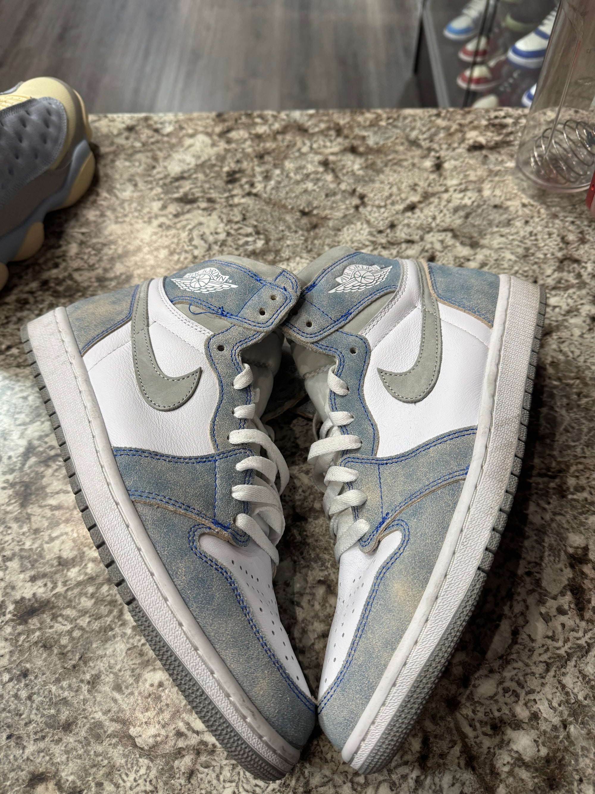 Jordan 1 Retro High Hyper Royal Smoke Grey