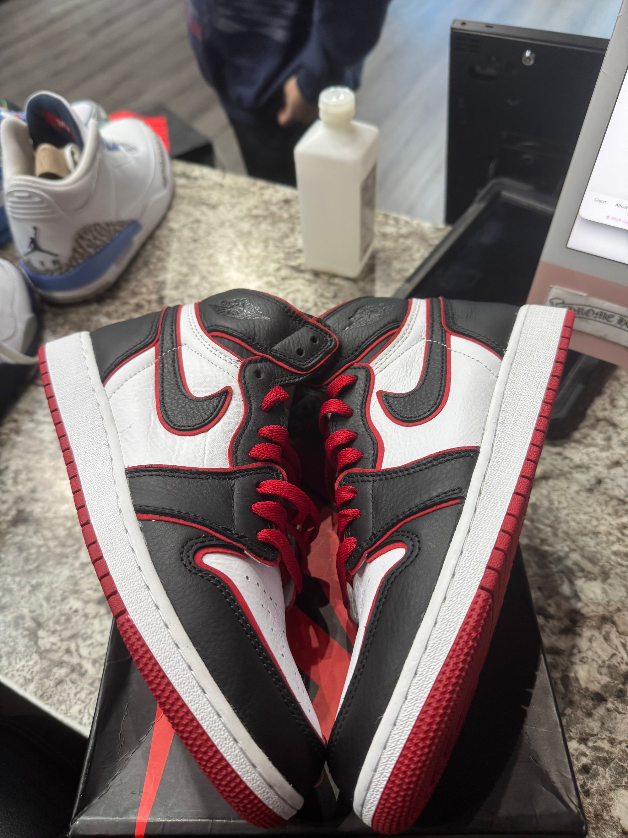 Jordan 1 Retro High Bloodline (GS)