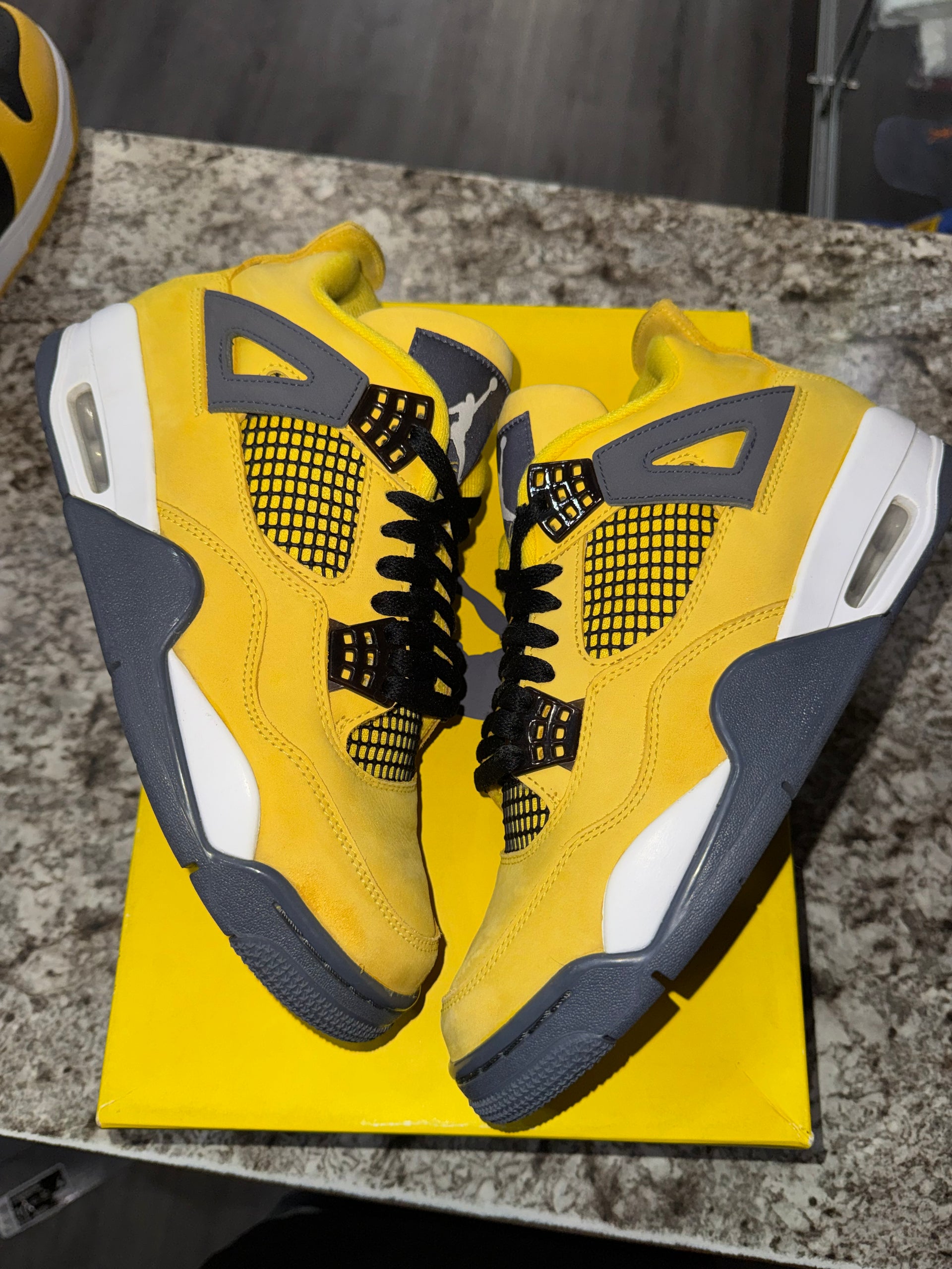 Jordan 4 Retro Lightning (2021)