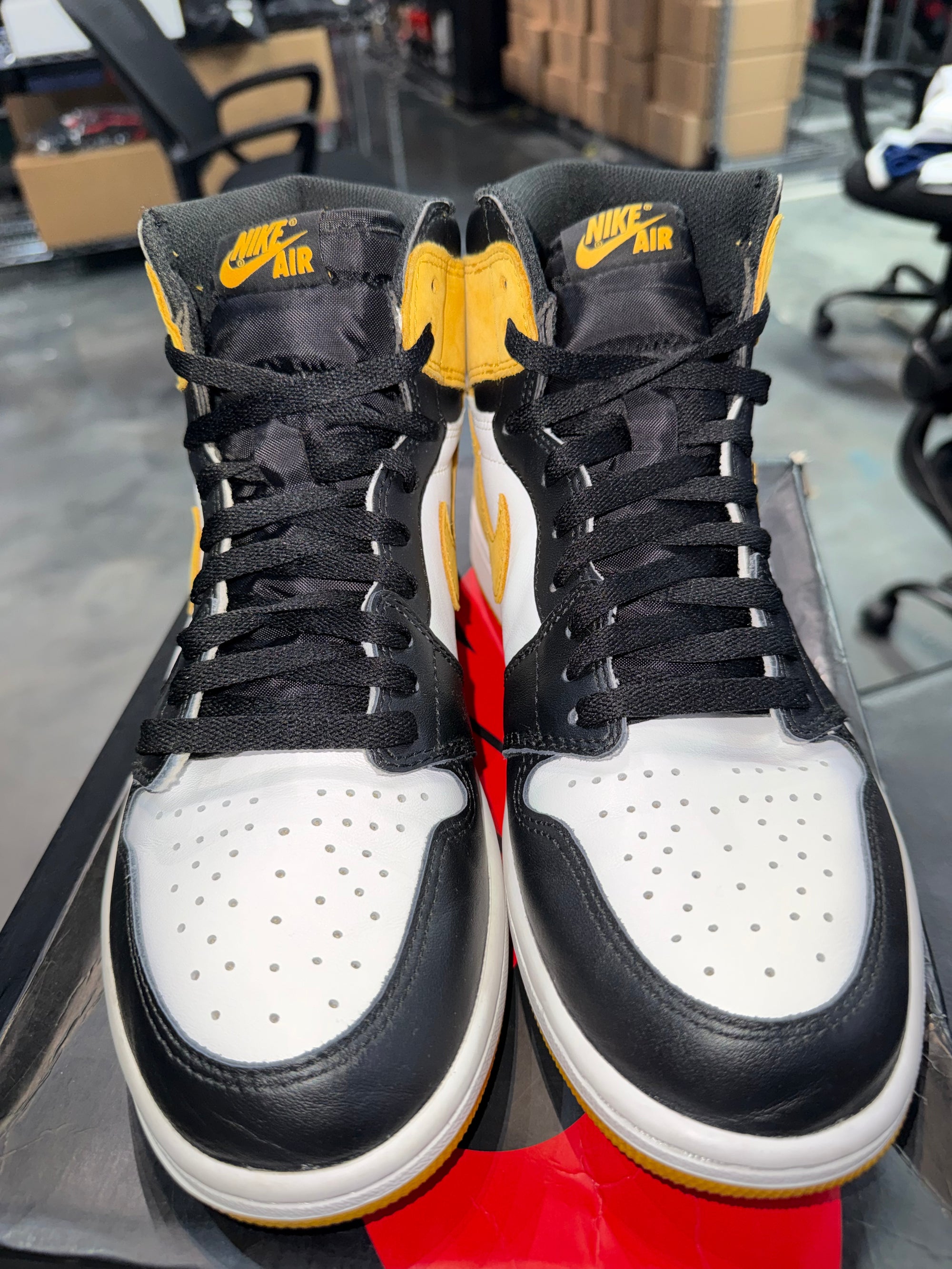 Jordan 1 Retro High Yellow Ochre (DAMAGED BOX)