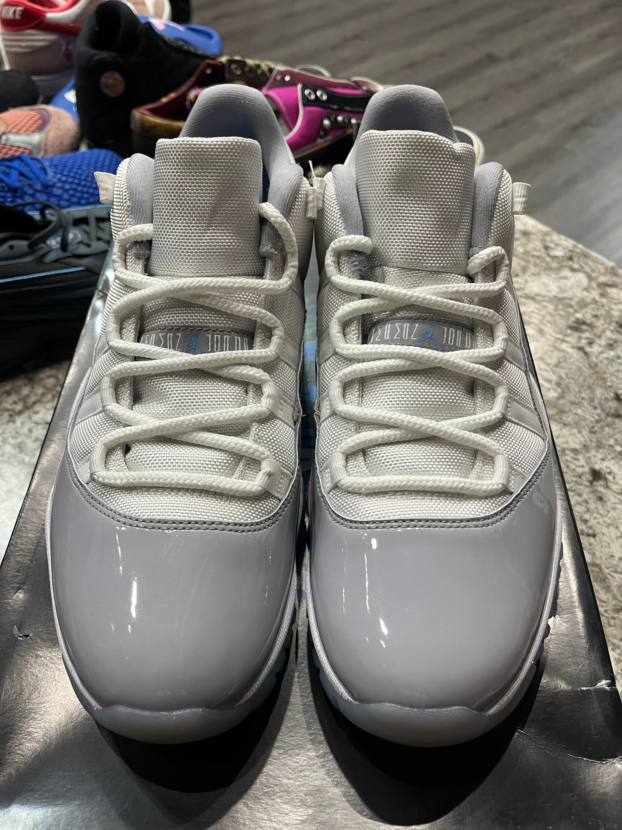 Jordan 11 Retro Low Cement Grey