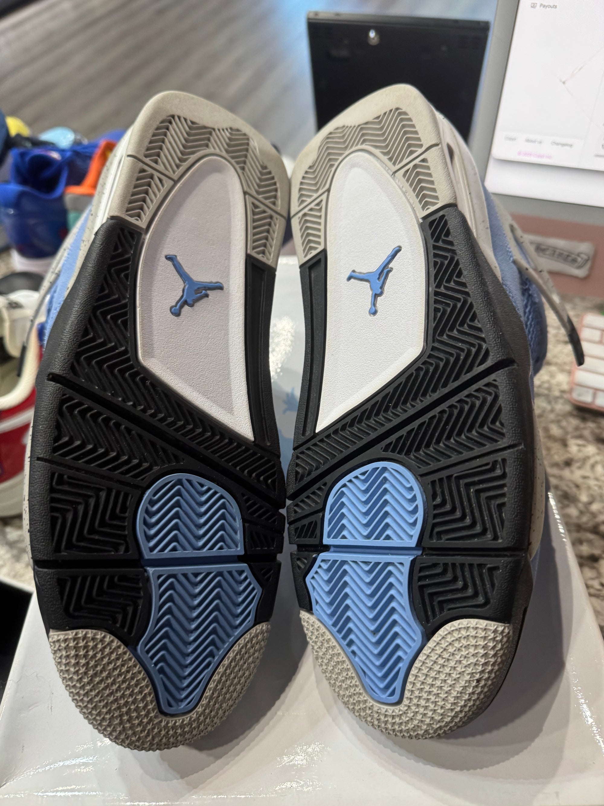 Jordan 4 Retro University Blue