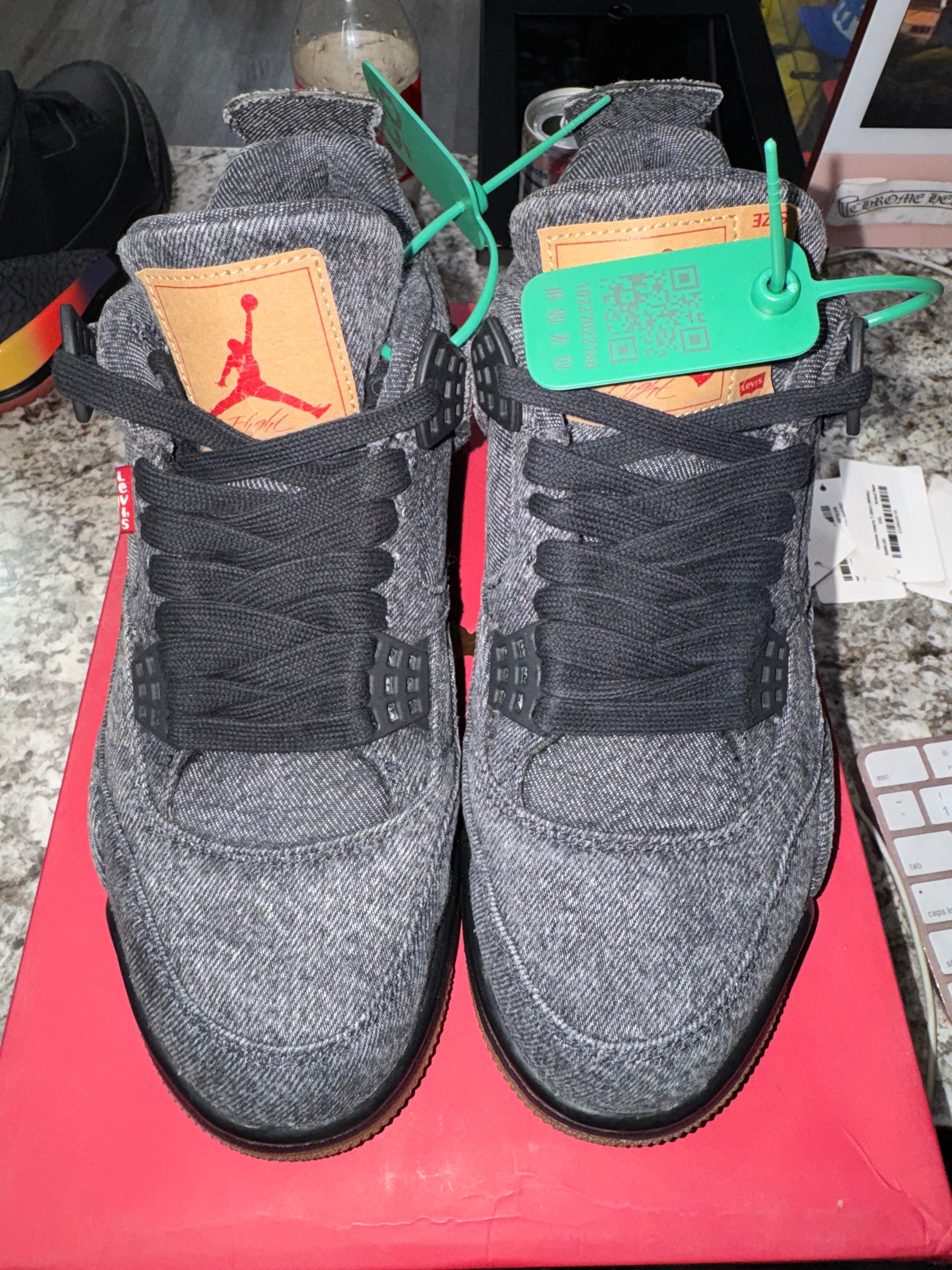 Jordan 4 Retro Levi's Black (Levi's Tag)