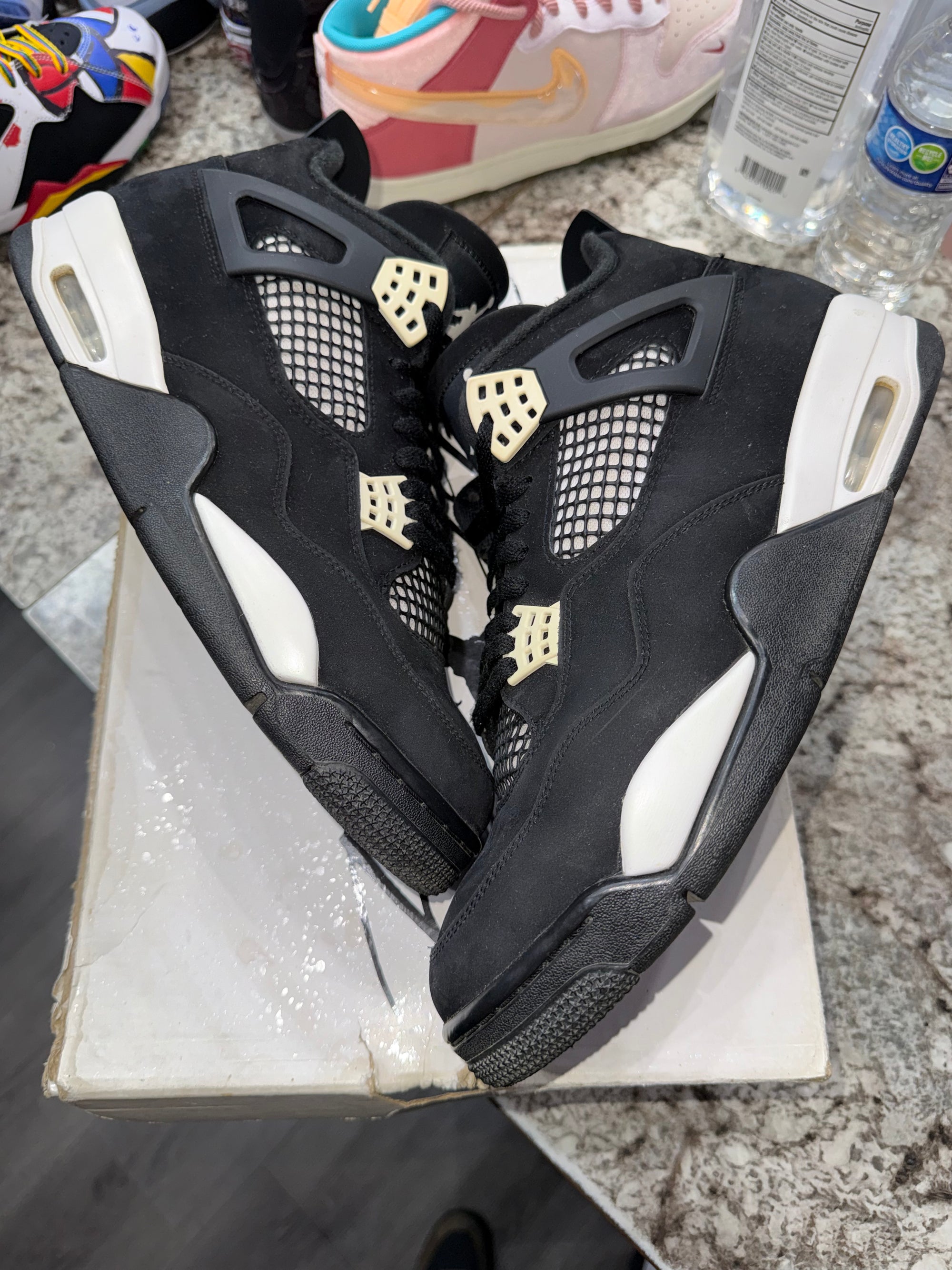 Jordan 4 Retro White Thunder