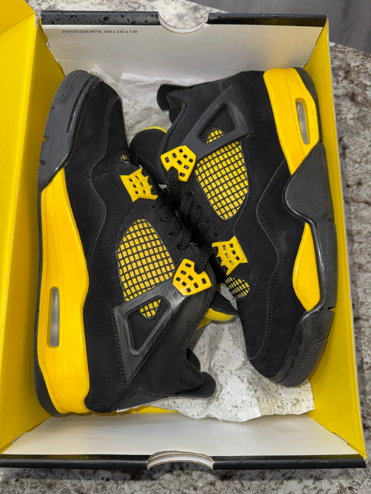 Jordan 4 Retro Thunder (2023)