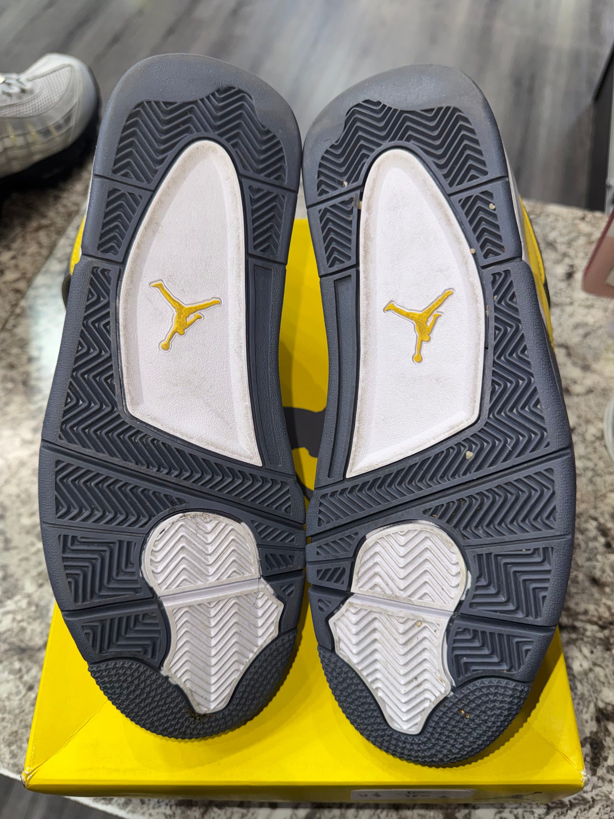 Jordan 4 Retro Lightning (2021)