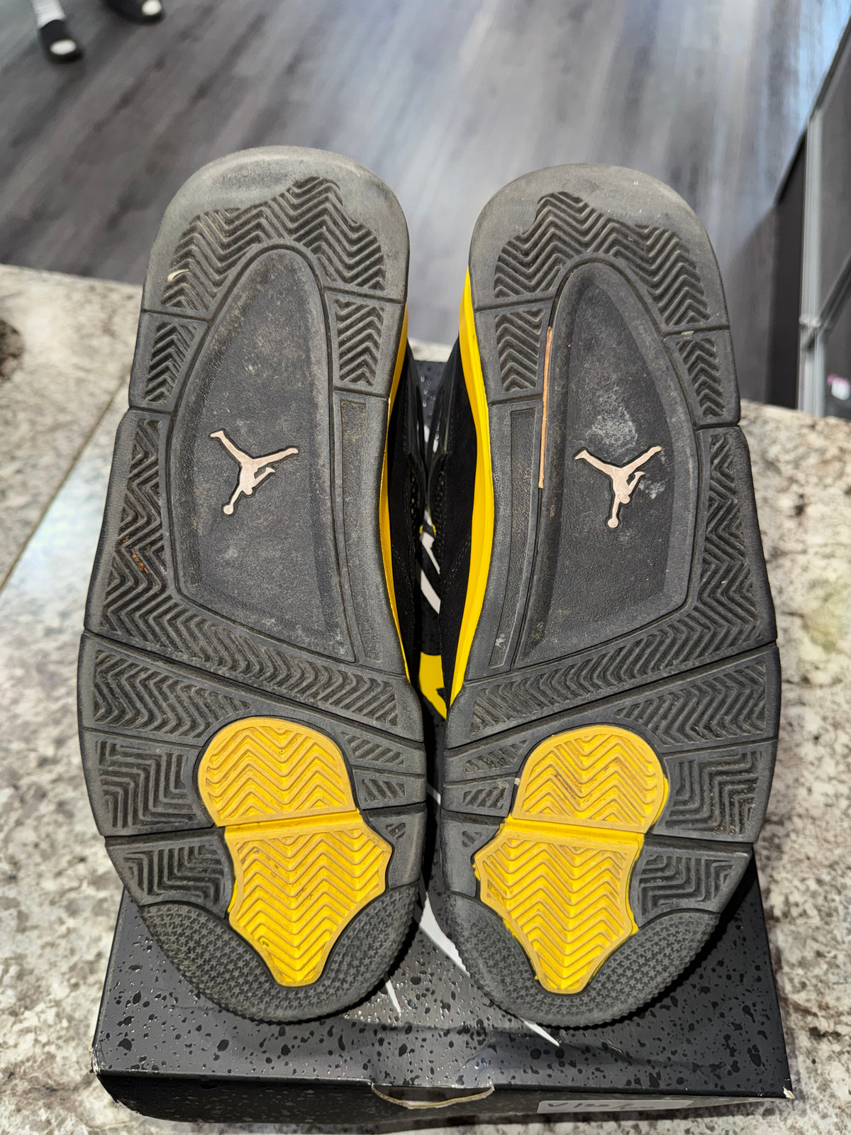 Jordan 4 Retro Thunder (2023)